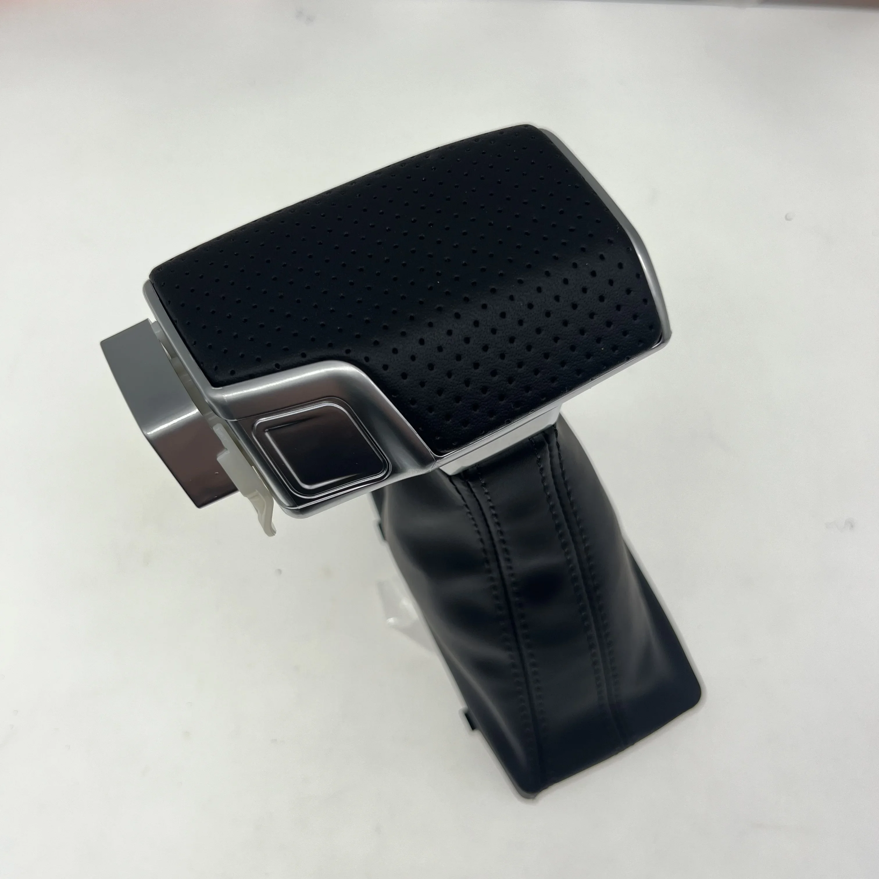 

Car Leather Chrome GEAR Shift Knob Shift Knobs For AUDI A6 A7 A3 A4 A5 C6 Q5 2009 2010 2011 2012 2014 4G1 713 139 R