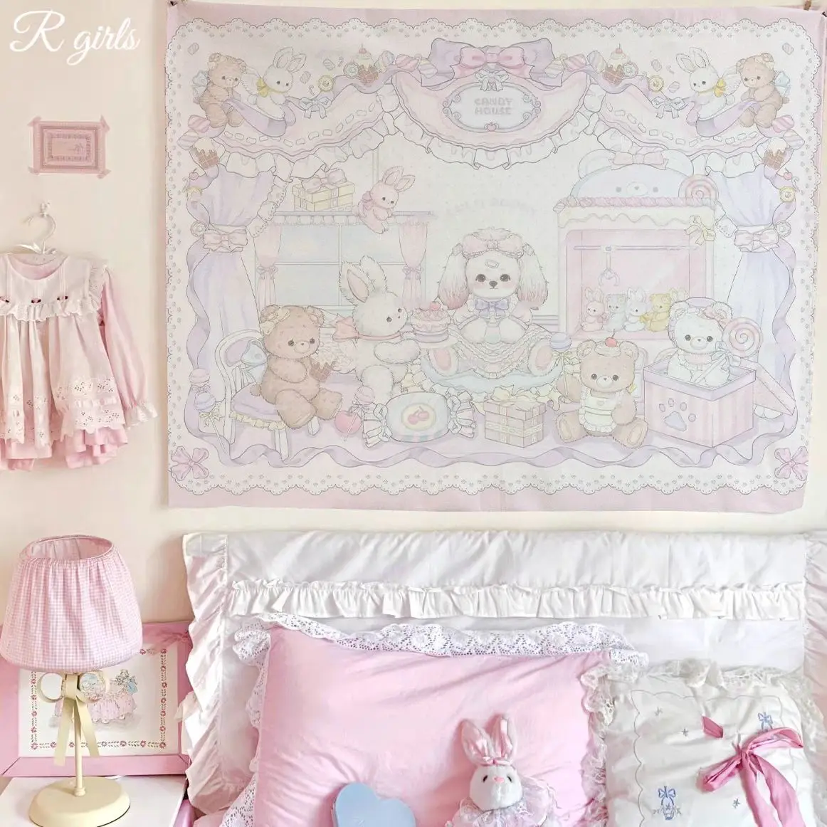 VIKAMA Sweet Bear Bunny Wall Tapestry Pink Lace Wall Hanging Backdrop Cute Print Dorm Bedroom Room Wall Decor