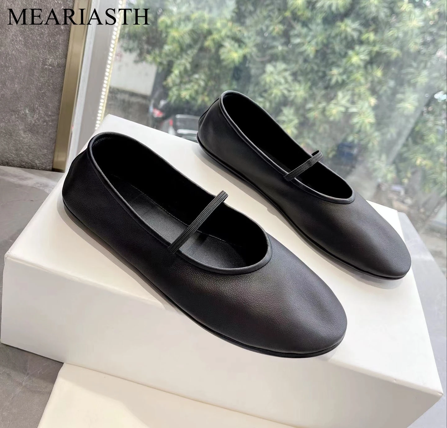 Marka yeni bale daireler ayakkabı kadınlar siyah kırmızı beyaz deri Chic elastik kayış Mary Jane balerin ayakkabıları yüksek kalite