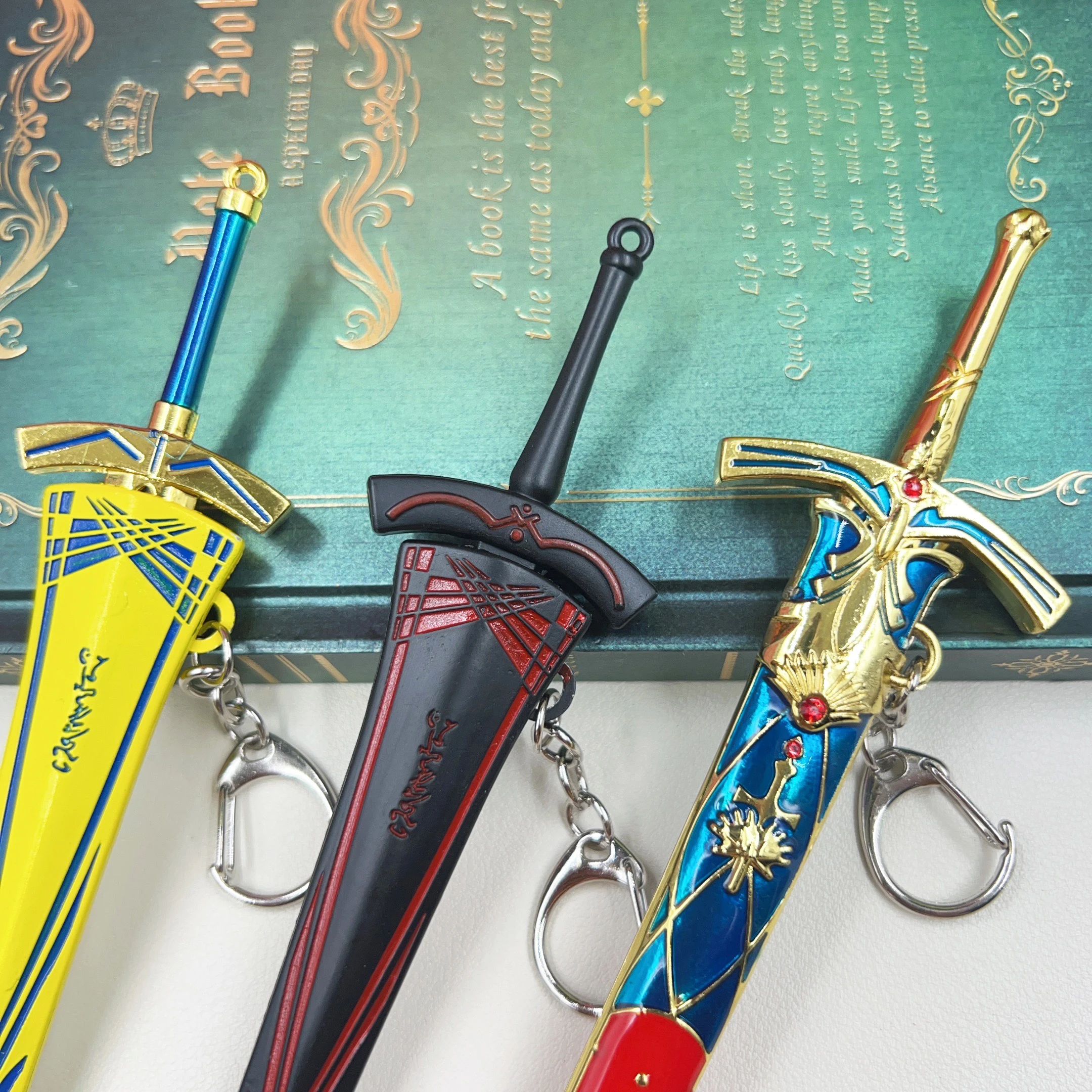 3 색 Excalibur 칼 모델 키 체인 Fate/stay Night 애니메이션 세이버 칼 로고 펜던트 Artware 열쇠 고리 홀더 쥬얼리