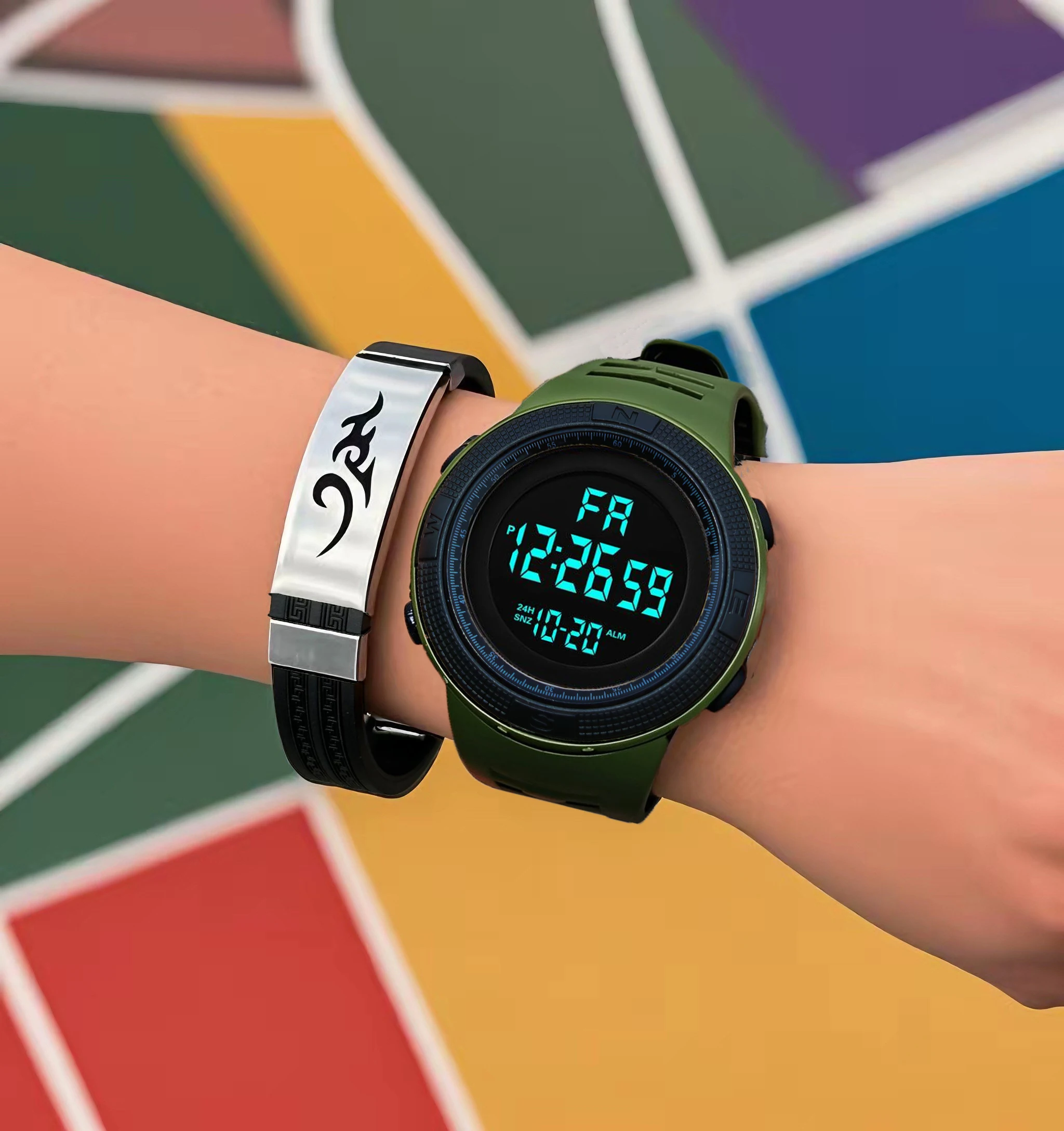 2 개 남자 세트 패션 스포츠 시계 세트 다기능 디지털 시계 고무 스트랩 캐주얼 야외 시계 무료 팔찌