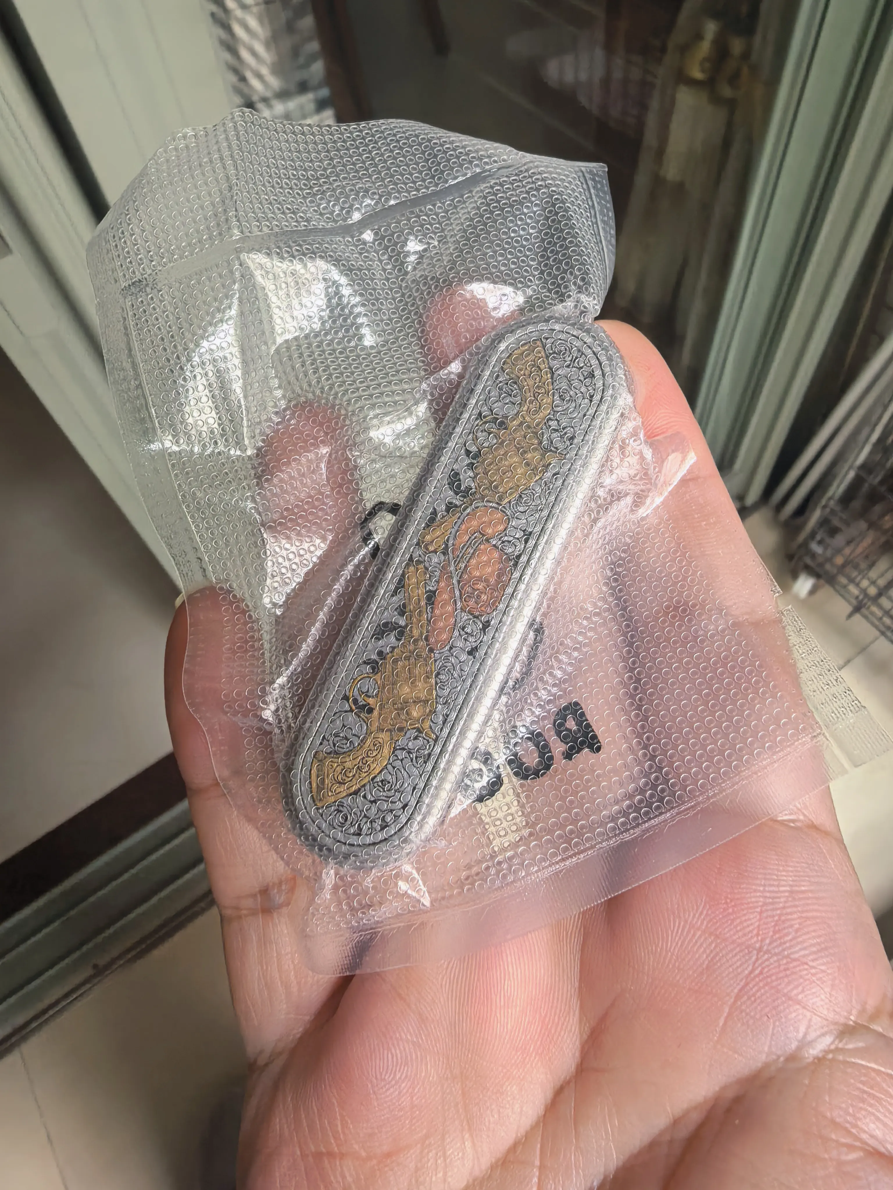 ROGUE meat pigeon, clever crispy stick EDC push card, metal material