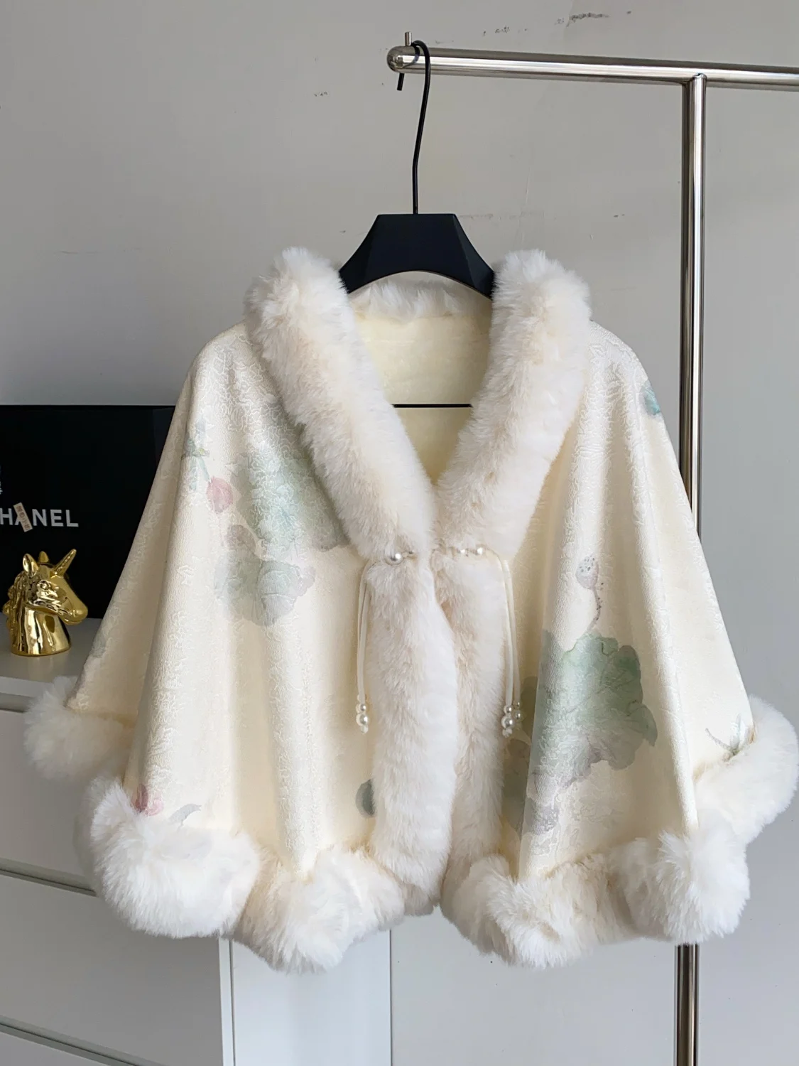 

New Chinese Sle Heavy Embroidery Loose Women's Jaet Floral Patterned Long Sve Coat with Button Closure Fem Outerwear