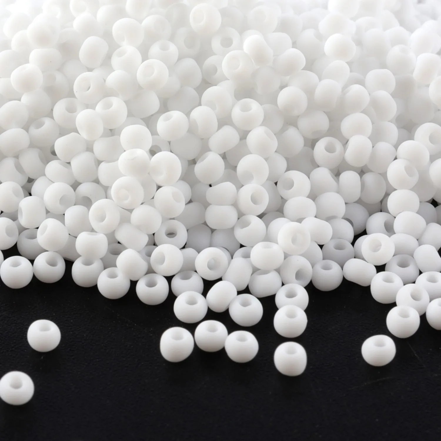 Domestic Matte Black and White CJ 11/0 Top Seed Bead Accessories 10g/Tube, Suitable for All Kinds of DIY Crafts.