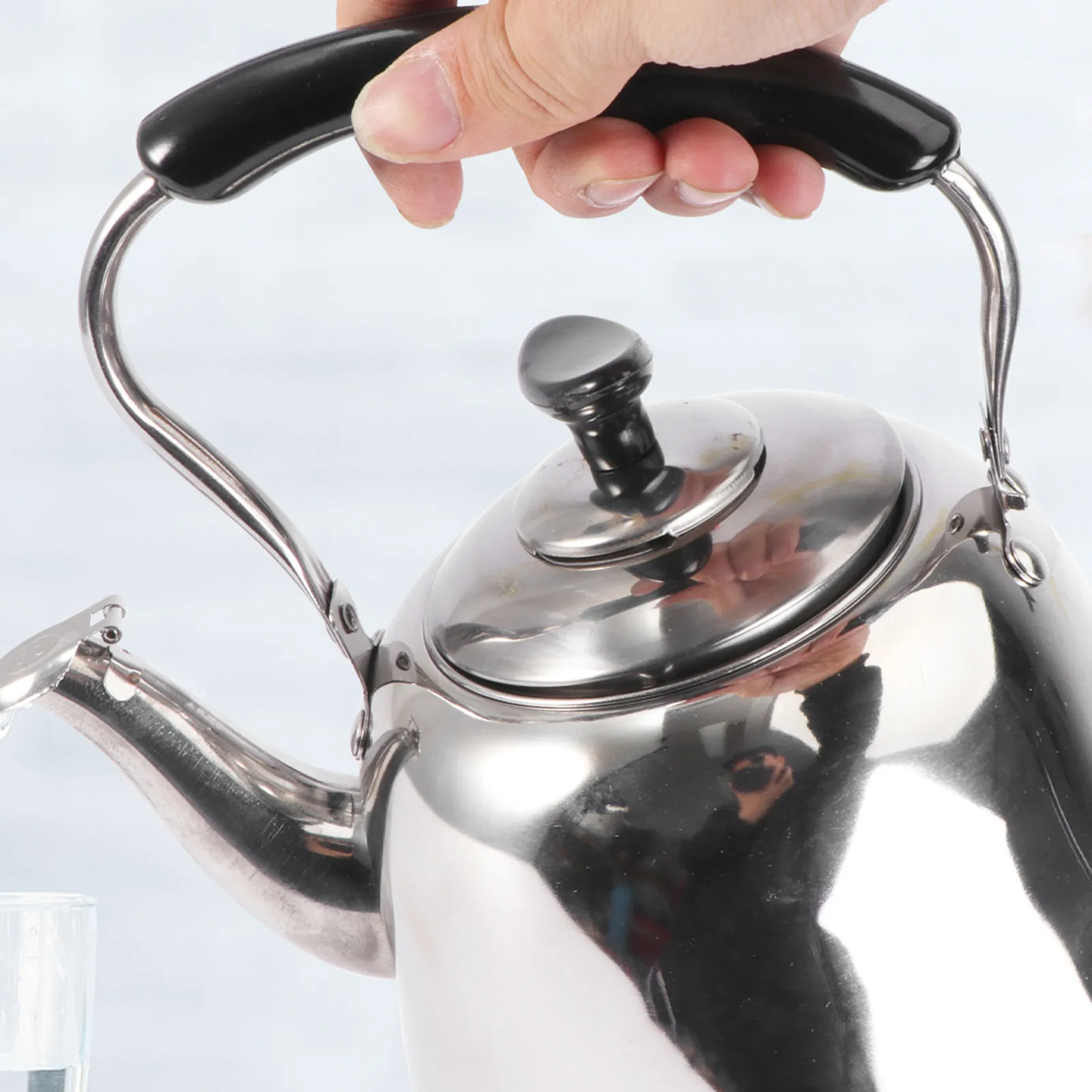 

1Pcs Large Capacity 2.5L 2L Stainless Steel Heating Kettle Whistle Signal When Boiled Ideal for Tea Lovers Coffee Enthusiasts