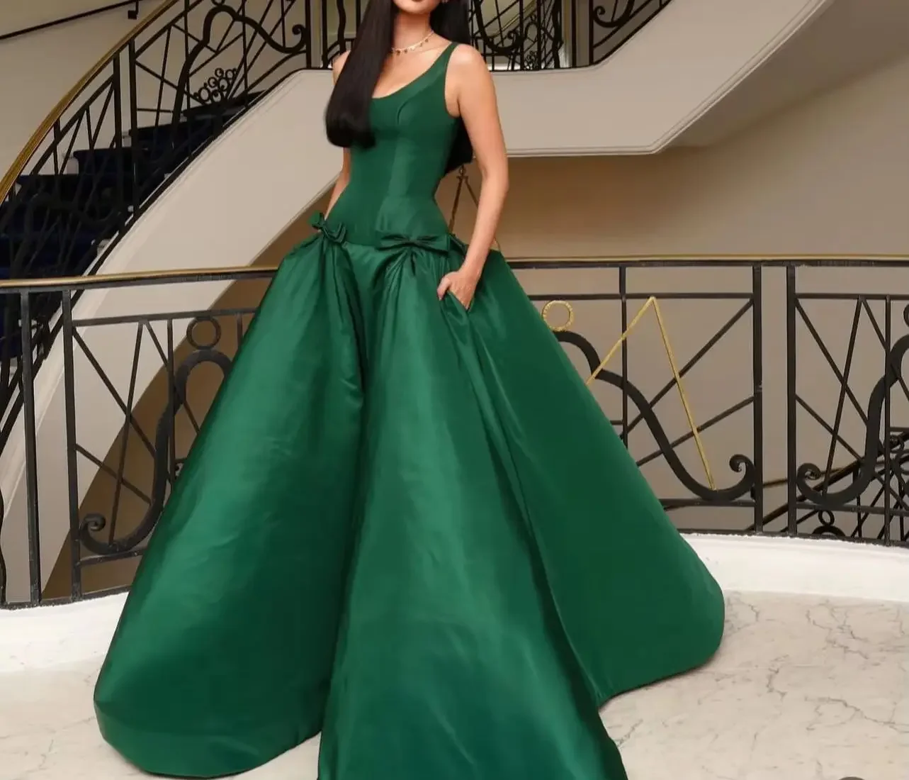 

Adore Customized Elegant Luxurious Evening Dresses Satin Scoop Neck Ball Gown Bow Women Prom Ribbon Floor length Formal Dresses