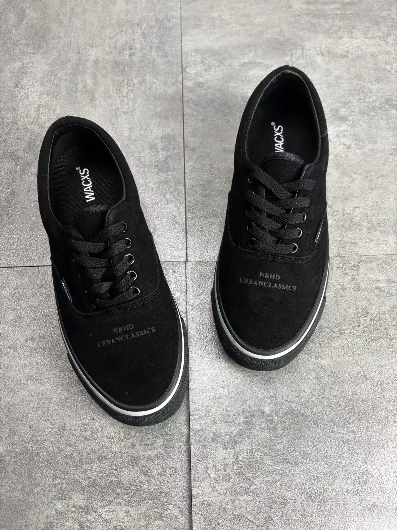 Low-Top Skate Shoes Unisex Black Samurai Retro Casual Shoes Velvet Surface Material Youth Strap Closure Rubber Outsole