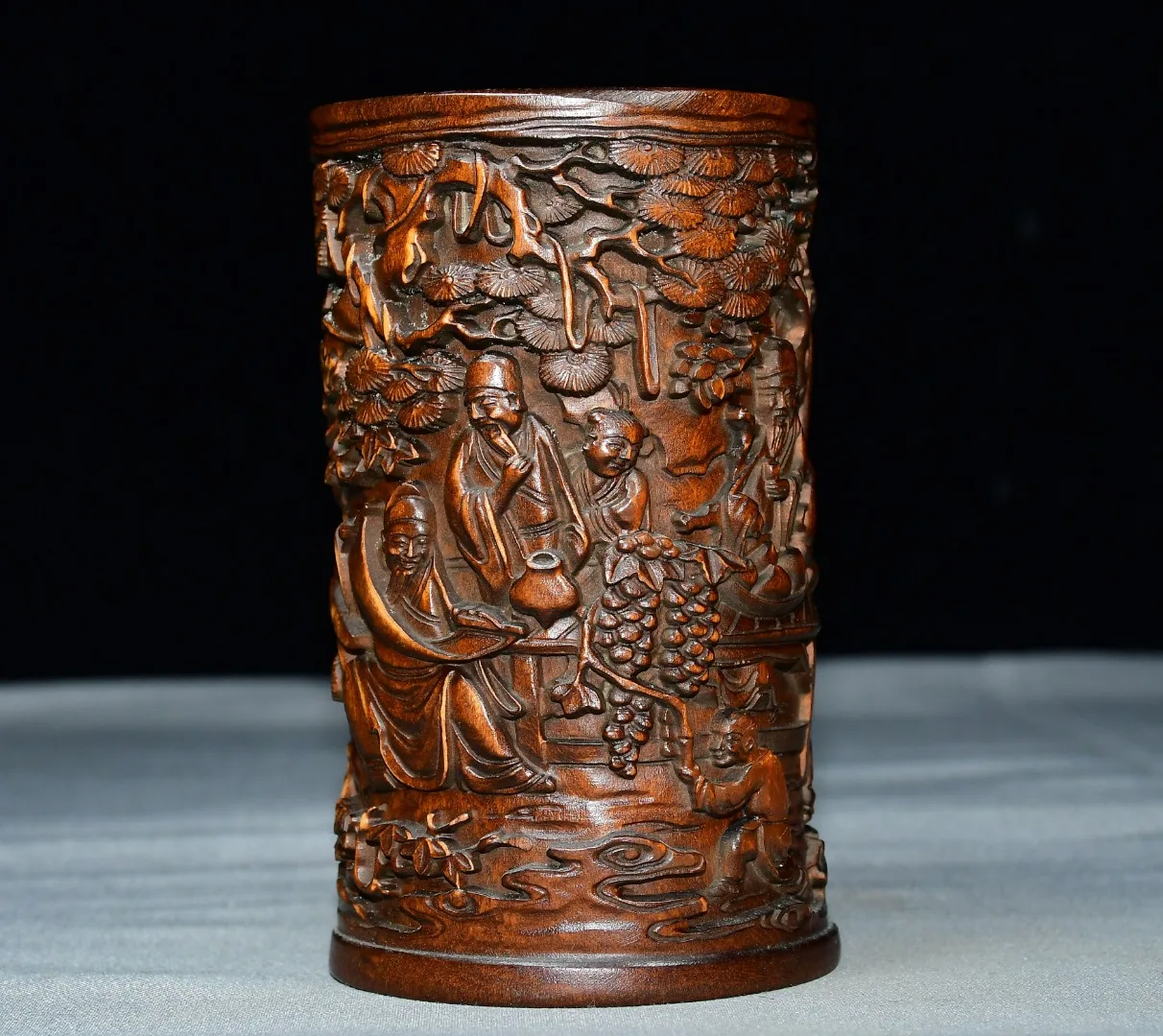 Old Boxwood Character gathering Saint pattern pen holder Hidden monk pen holder Study Amass wealth Ornaments