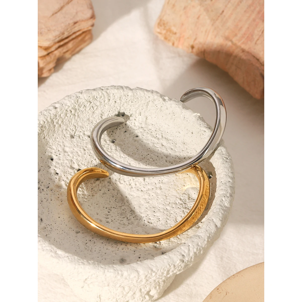 

Adjustable Two Tone Gold Silver Cuff Bracelet Minimalist Stainless Steel Western Style Office Jewelry Gift For Women