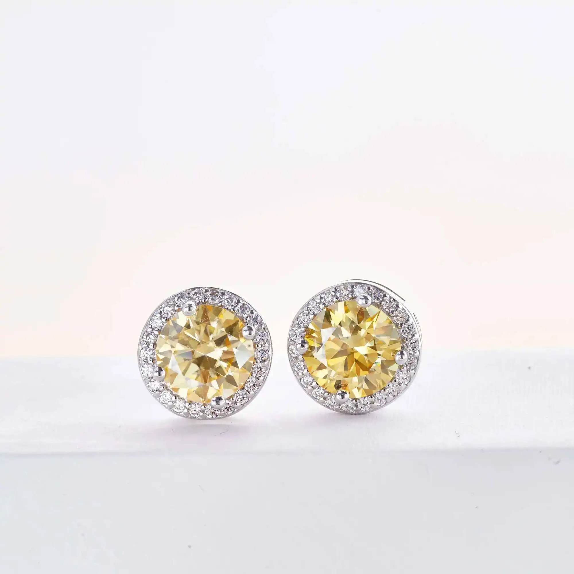 925 Sterling Silber 1 Karat Moissan ite runde Ohrringe Verlobung Hochzeit tägliche Arbeit Party Reisen luxuriöses Geschenk für Frauen – Detail 4