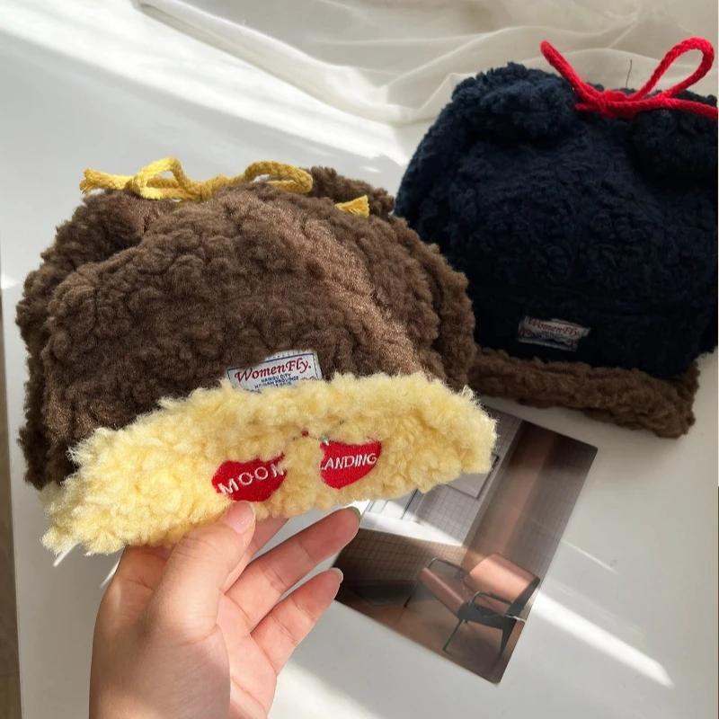 Japanische Dopamin-Süße Kontrastfarbene Lammfell-Lei-Feng-Mütze für Männer und Frauen, Winter-Outdoor-Warme und Ohrenschützende Bomber-Mütze – Detail 4