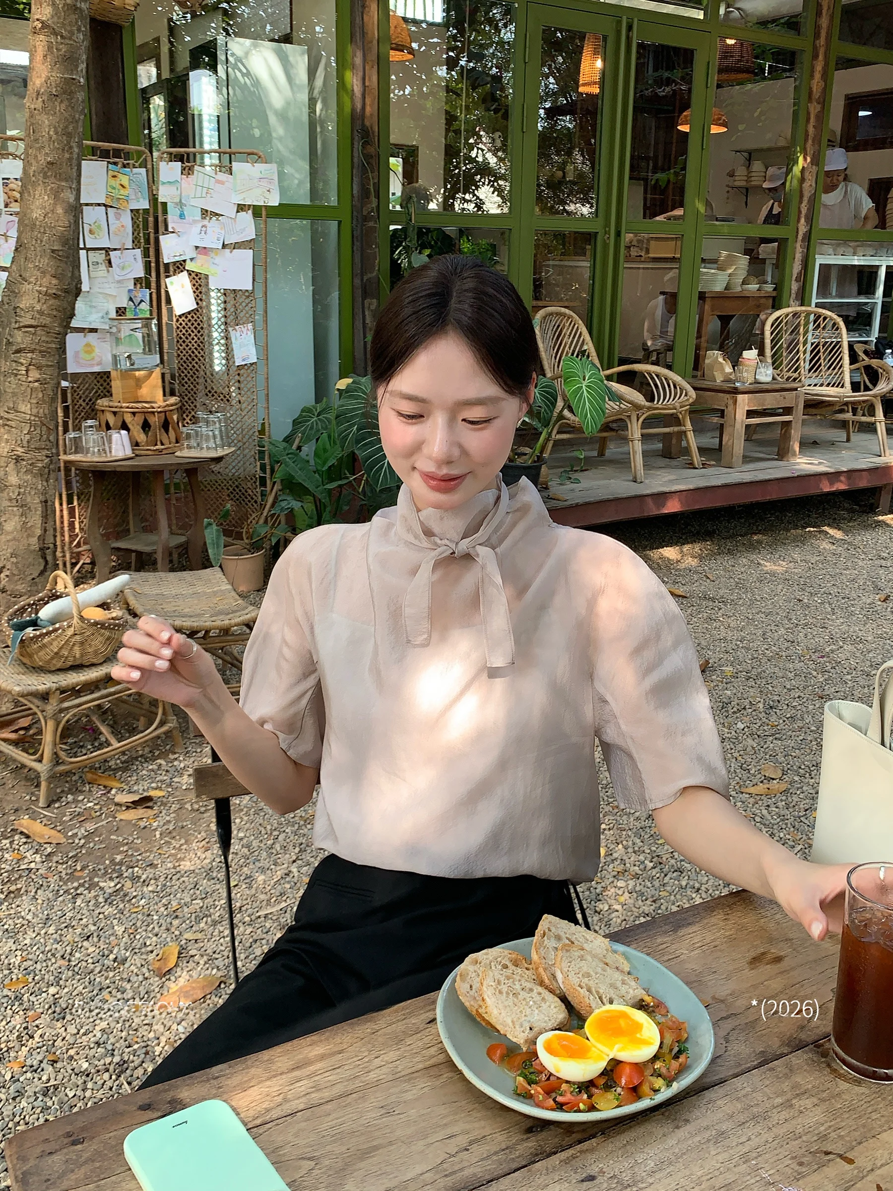 

Korean Sle Early Spring Breathable Polyester Women's irt with Bow Tie Ne Design And Me Sve for Office Wear