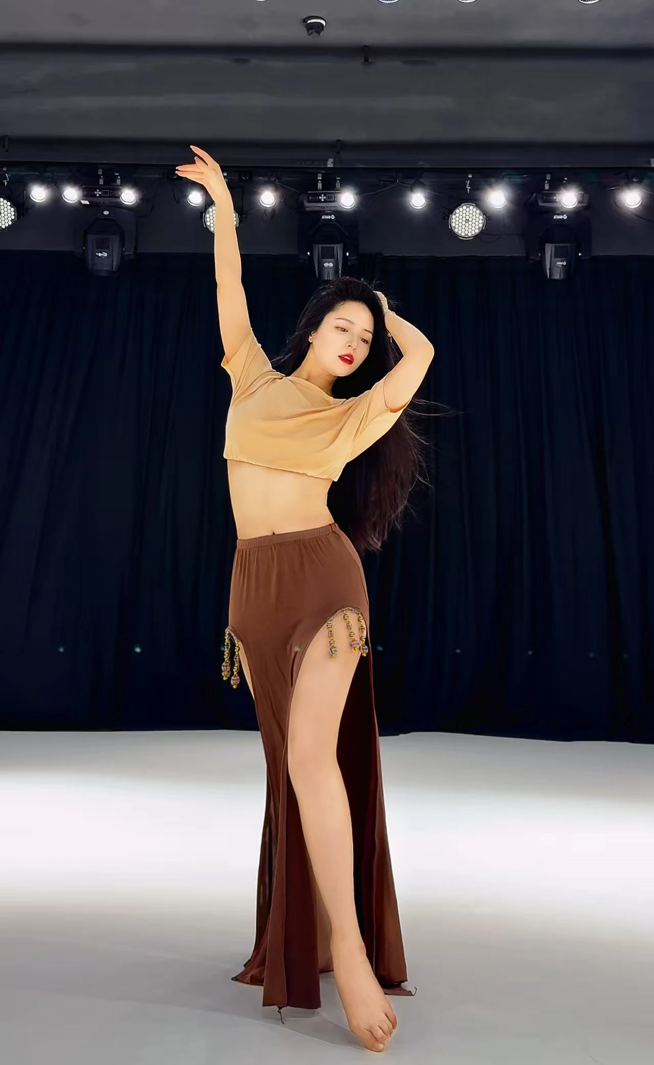 جديد زي الرقص الشرقي مجموعة للنساء فضفاضة مريحة أعلى + مثير سبليت تنورة طويلة 2 قطعة ملابس أداء الرقص الشرقي