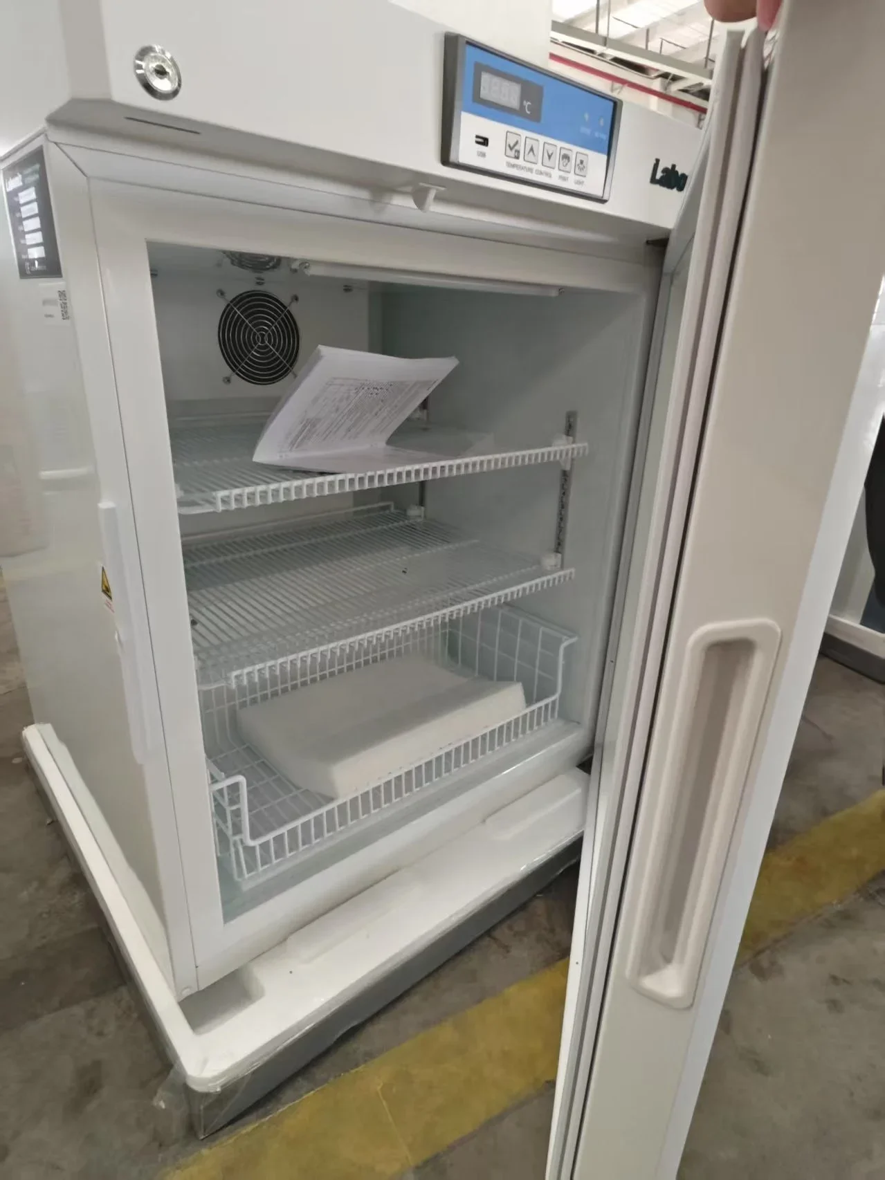 75L 2℃~8℃ Medical Refrigerator and Freezer Cool Cabinet Hospital Refrigerator Laboratory Pharmacy Low Temperature Refrigerator