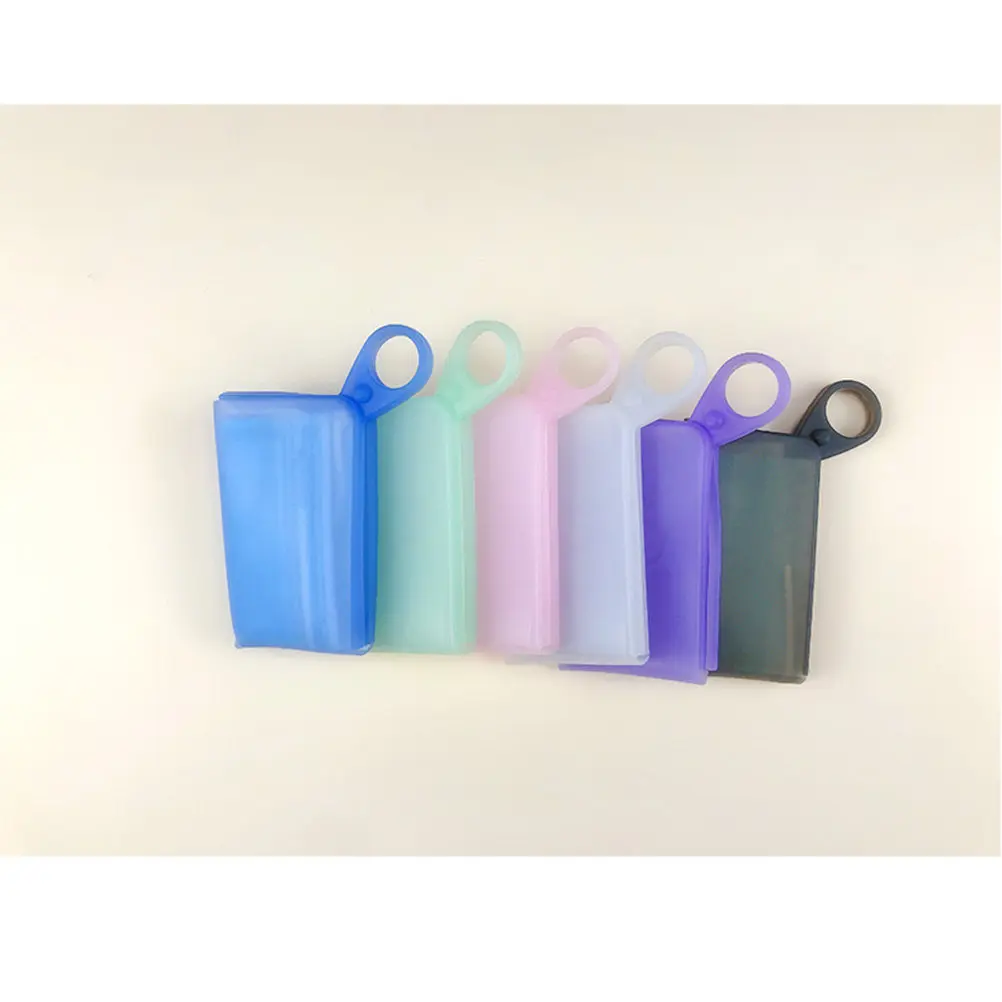 2Pcs Portable Silicone Mask Storage Clips Waterproof Temporary Mask Holder for Disposable Storage Travel Daily Use