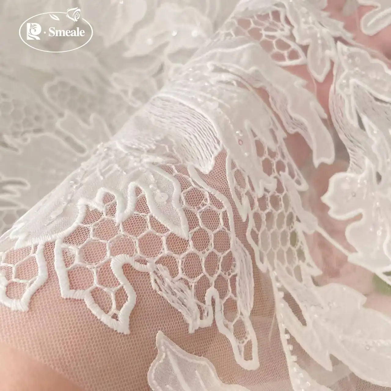 Luxuriöses, perlenbesetztes Pailletten-Hochzeitskleid, Wabenstoff mit großem Blatt. Fortschrittliches, maßgeschneidertes Nähen, Gaze-Braut-Spitzenstoff RS2506266 – Detail 6