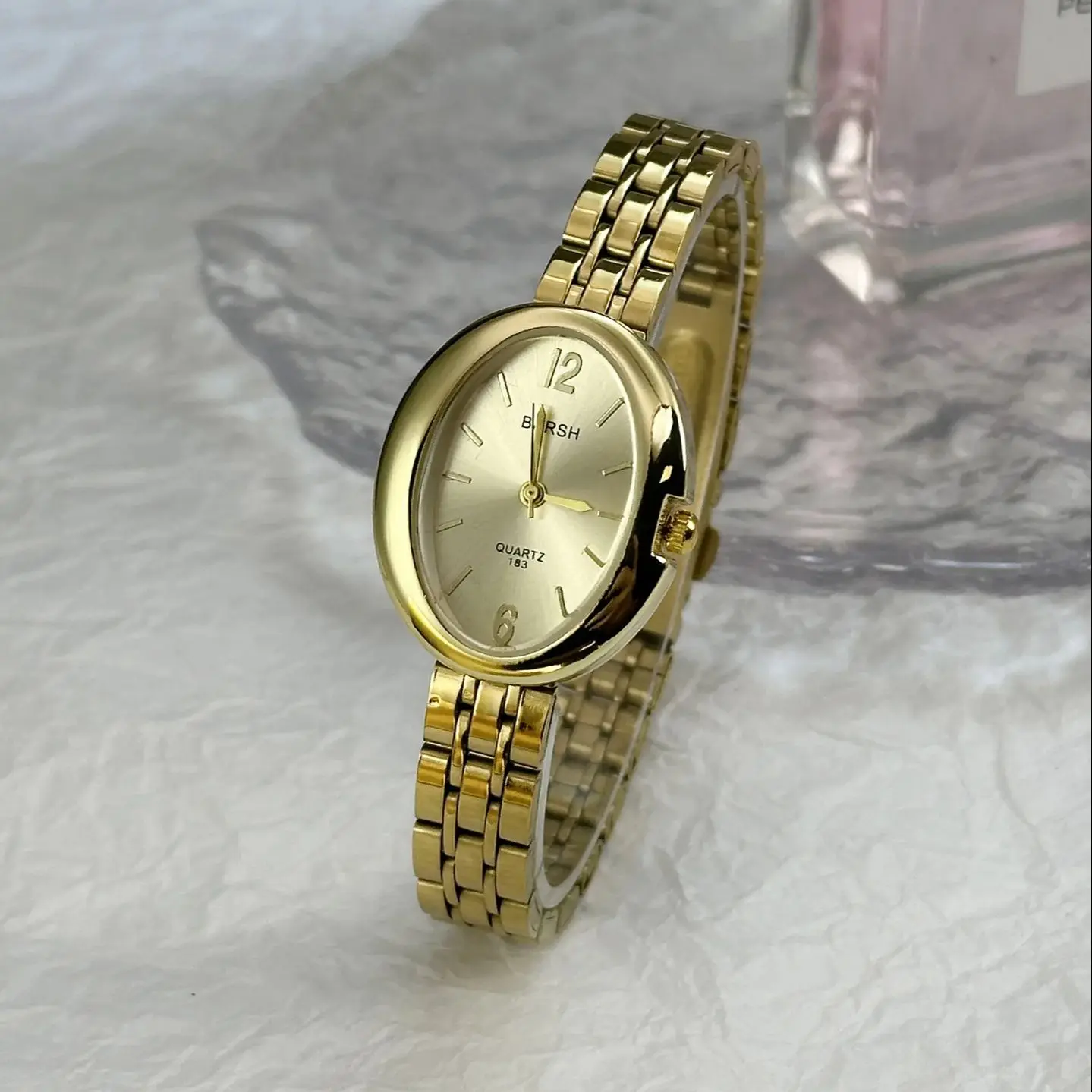 Zegarki damskie Luksusowy zegarek na rękę w stylu light luxury z owalnymi tarczami w kształcie jajka gołębiego, zegarek kwarcowy, zegarek damski