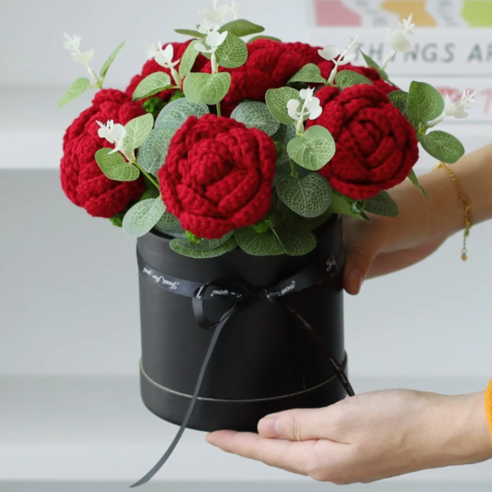 

Valentine's Day Rose Bouquet Hug Bucket Wool Simulation Flower Hand-Knitted Bouquet Simulation Rose Flower Gift