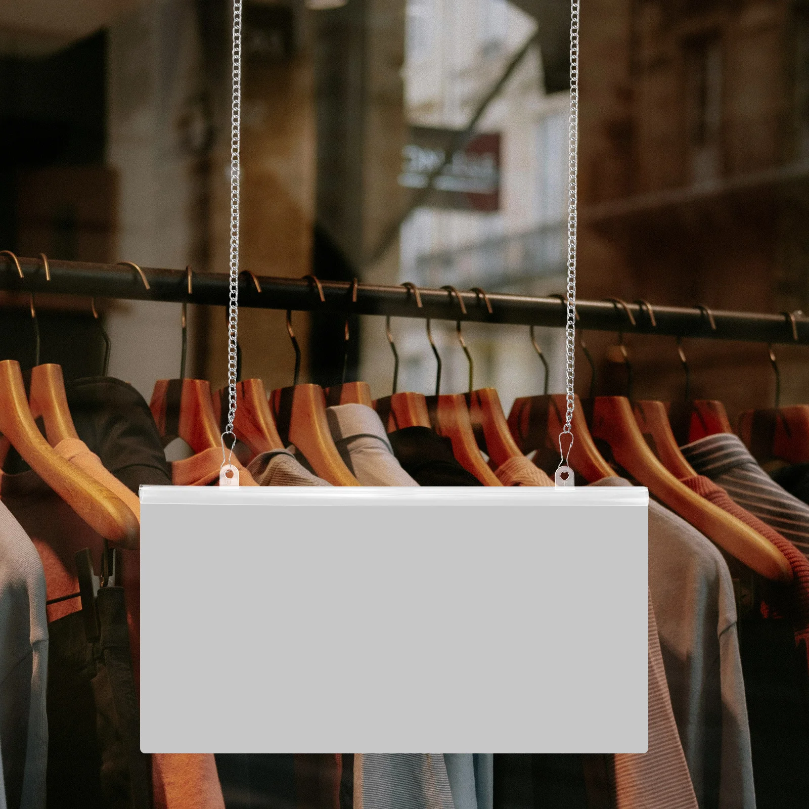 

6Pcs Decorative Hanging Chain for Tags Posters Lights Versatile Metal Chain for Home Decor Outdoor Use Rustproof Finish Stylish