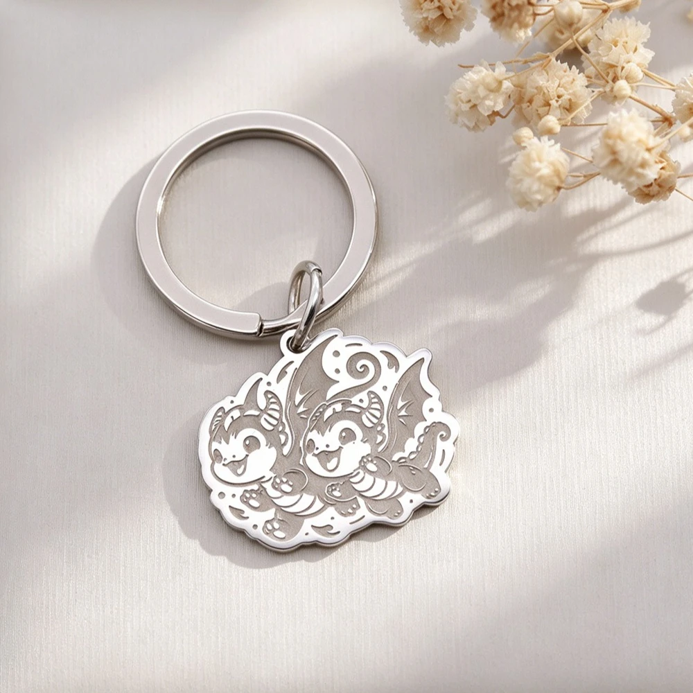 Women Accessories To Gift - พวงกุญแจมังกรคู่สแตนเลสสตีลสุดน่ารักสำหรับผู้ชายและผู้หญิง เครื่องประดับของขวัญสำหรับเด็ก ตกแต่งกระเป๋าและกุญแจ