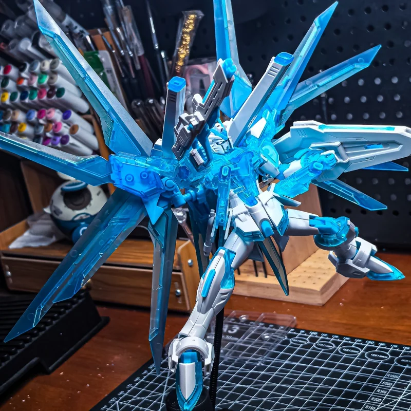 Ice Blue Rising Freedom HG 1/144 Limited Color Scheme Mech Assembly Model Kit Actionfiguren Desktop Ornament Kinderspielzeug Geschenke