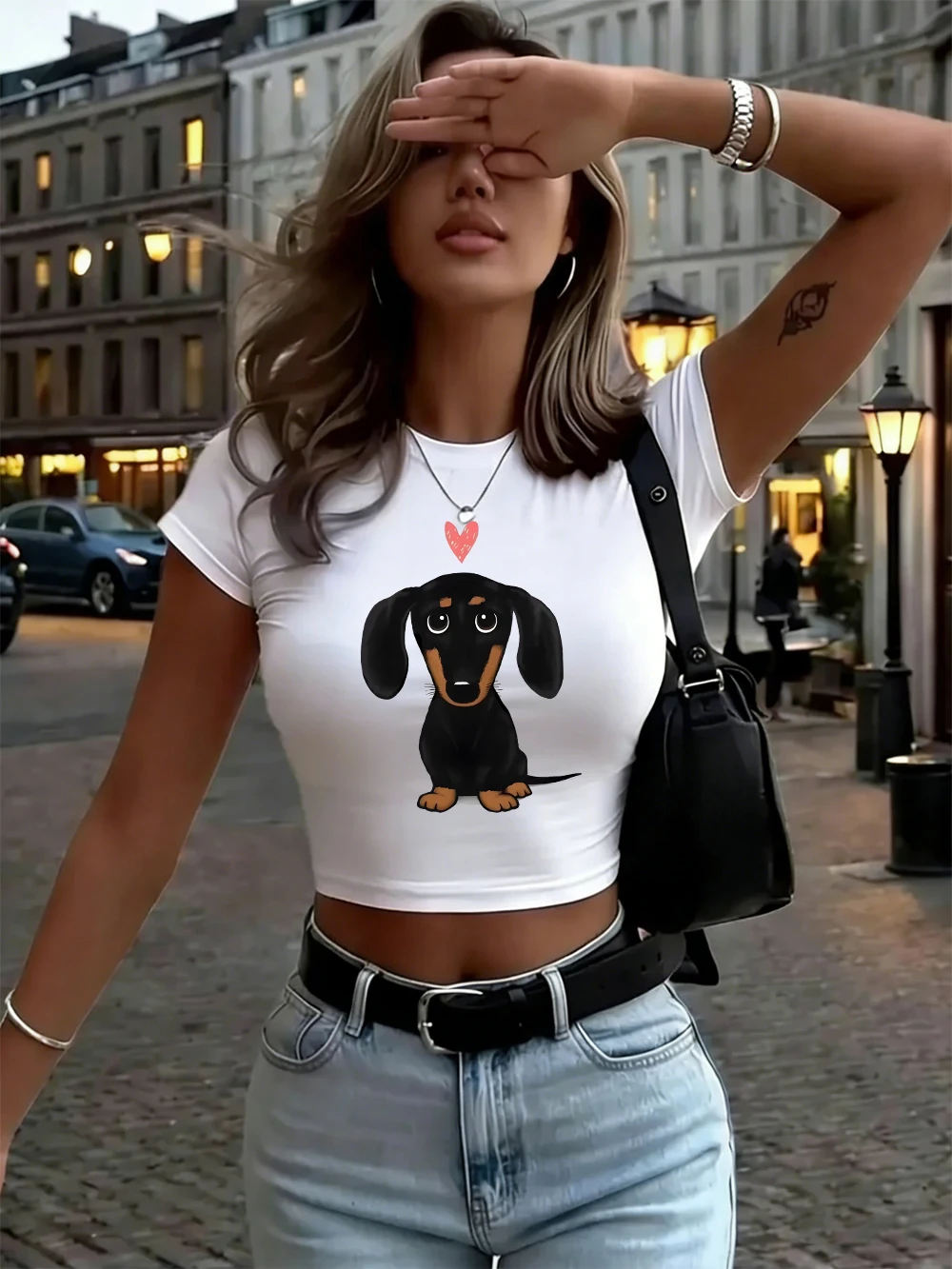 

Женские укороченные футболки с принтом таксы и сердца, летние мягкие эластичные топы, сексуальные облегающие тонкие уличные повседневные одежды с круглым вырезом