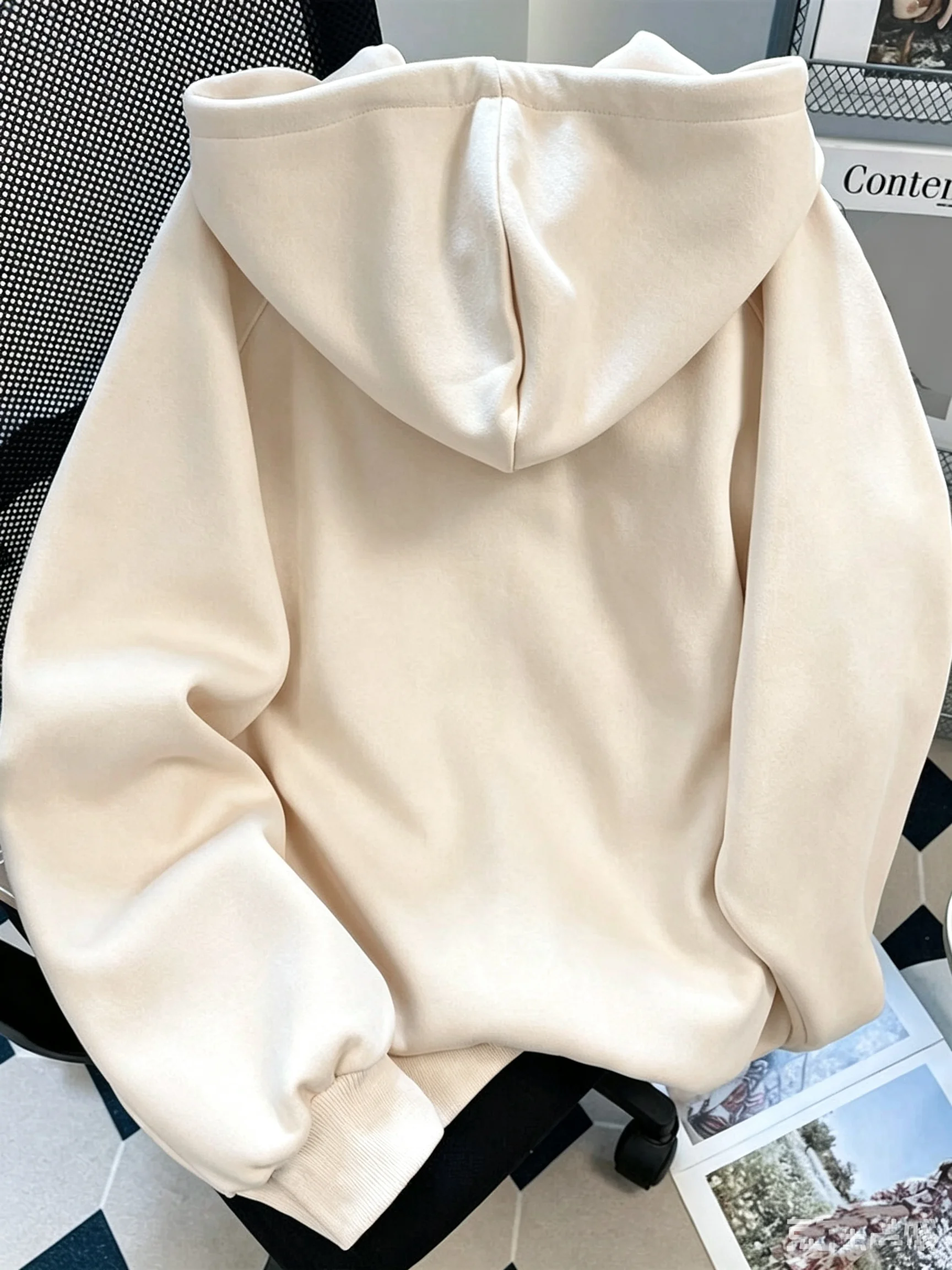 Mit Fleece gefütterter Kapuzenpullover mit Reißverschluss für Damen, lockerer, lässiger Kapuzenpullover mit Erdbeer-Stickerei, langärmlig, mit Tasche – Detail 8