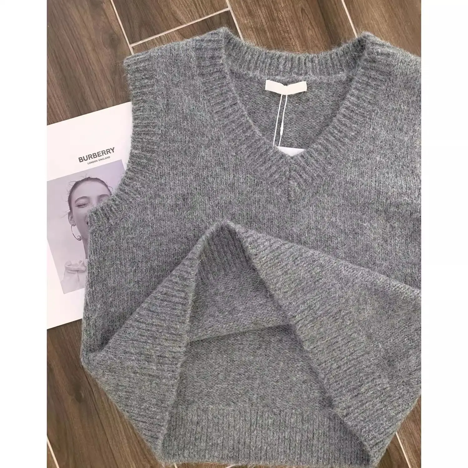 2024 Women's New Korean Edition Early Spring and Autumn Grey Knitted Vest Inner Set with Stacked Denim Shirt 2-piece Set