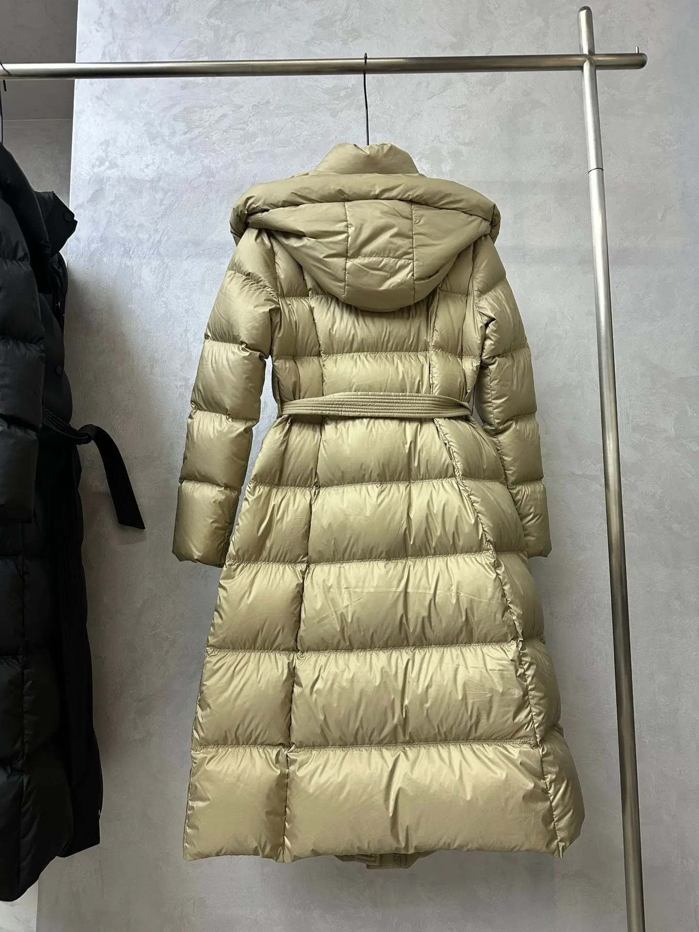 High-end meados de longo fino jaqueta feminina com cinto 2025 novo inverno cor sólida sobre o joelho elegante quente puffer casaco