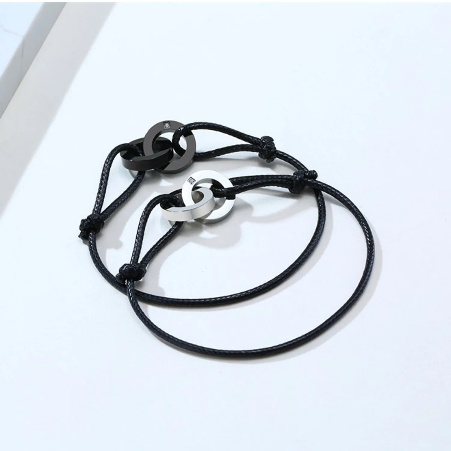 Interlocked Circle Charm Bracelet for Men Women,Adjustable Length Wax Rope Wristband,Casual Couple Gift