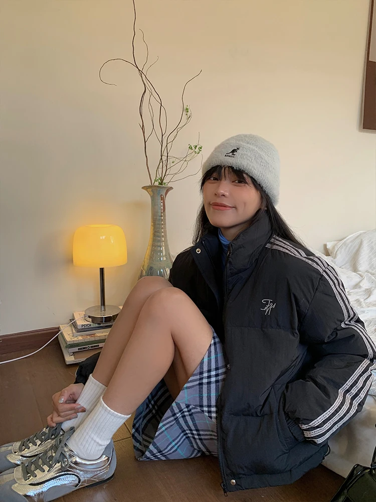 

Korean Sle ort Breaded Jaet Cotton Outerwear Embroidered Two Bars Street Faion Thiened Long Sve Zipper Closure