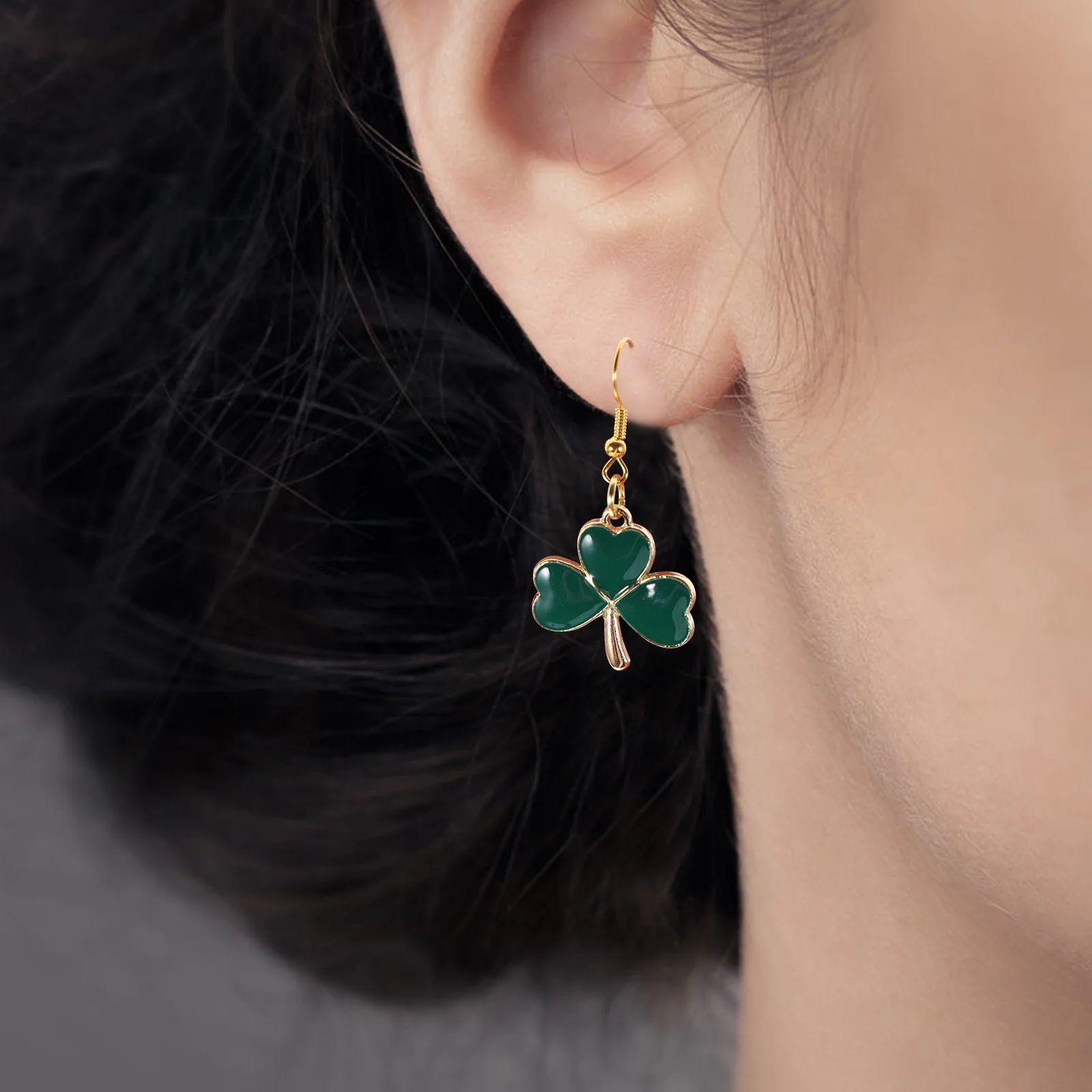 

1 Pair Lightweight Shamrock Earrings St Patrick's Day Drop Earrings for Women Fashionable Holiday Accessories Ear Jewelry