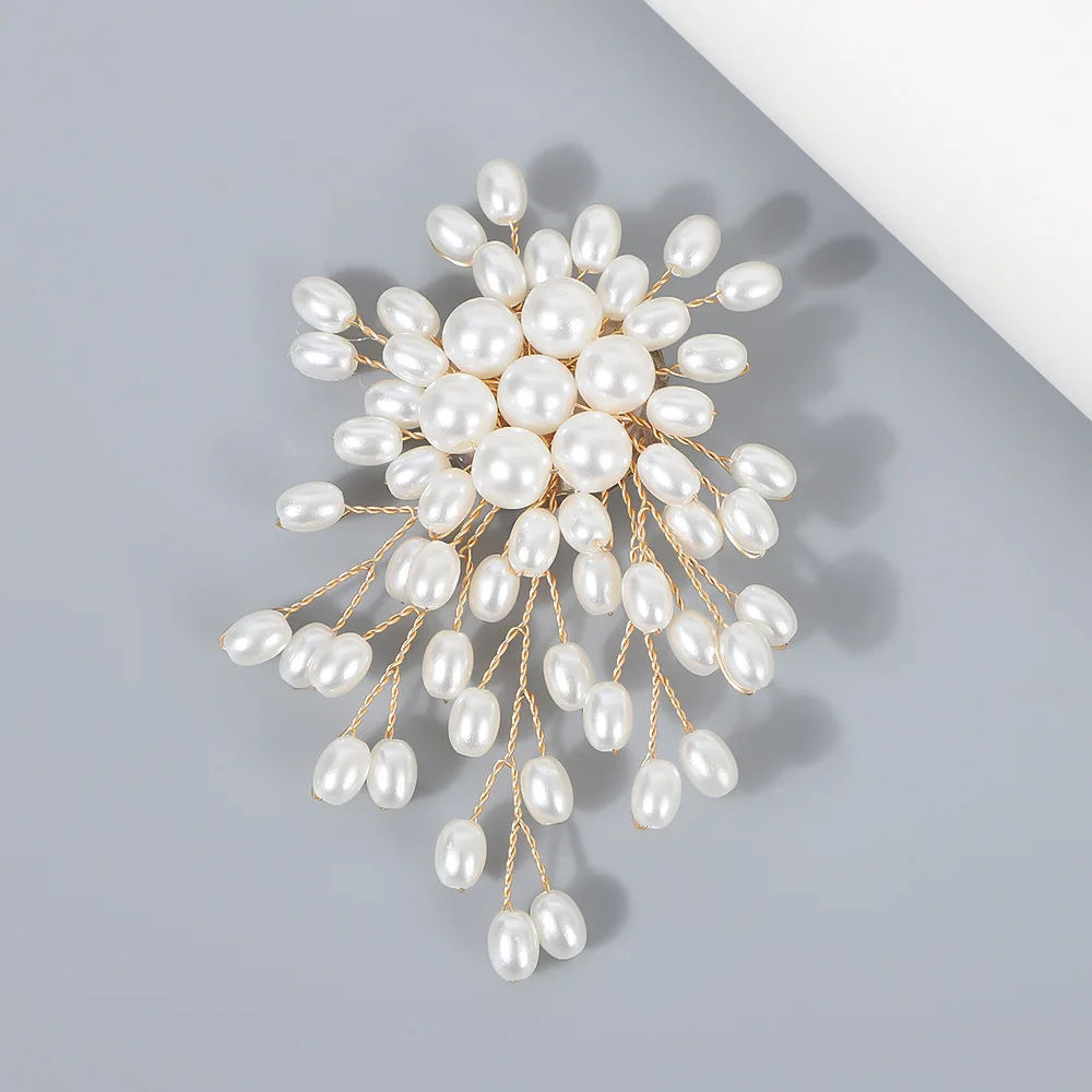 New Freshwater Pearl Exquisite Wire-wrapped Brooch, Niche Design, Elegant Jacket Coat Pin Badge