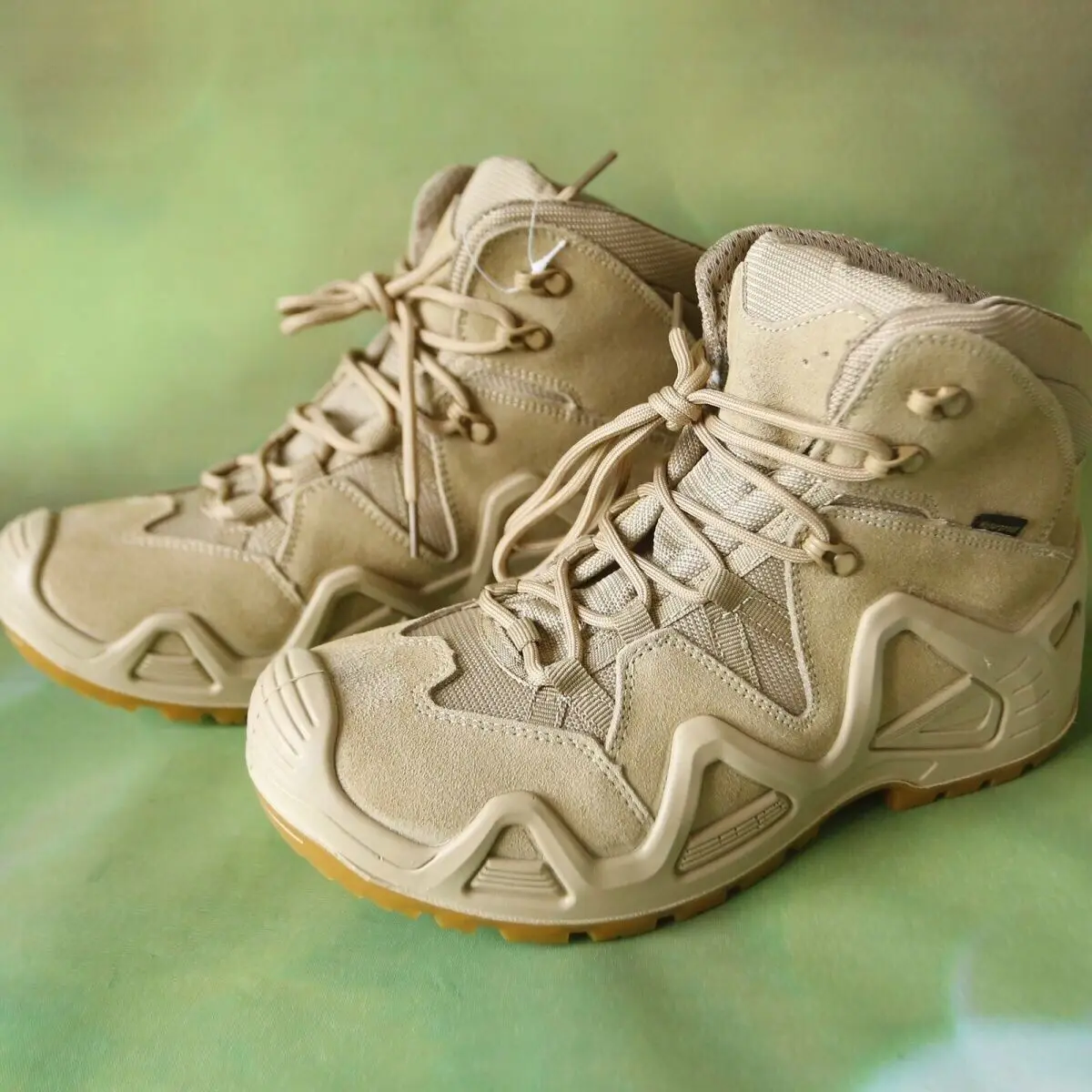 Mens Big Size Wearable Hiking Shoes Winter New Anti-slip Sneakers High Quality High-top Outdoor Hiking Shoes