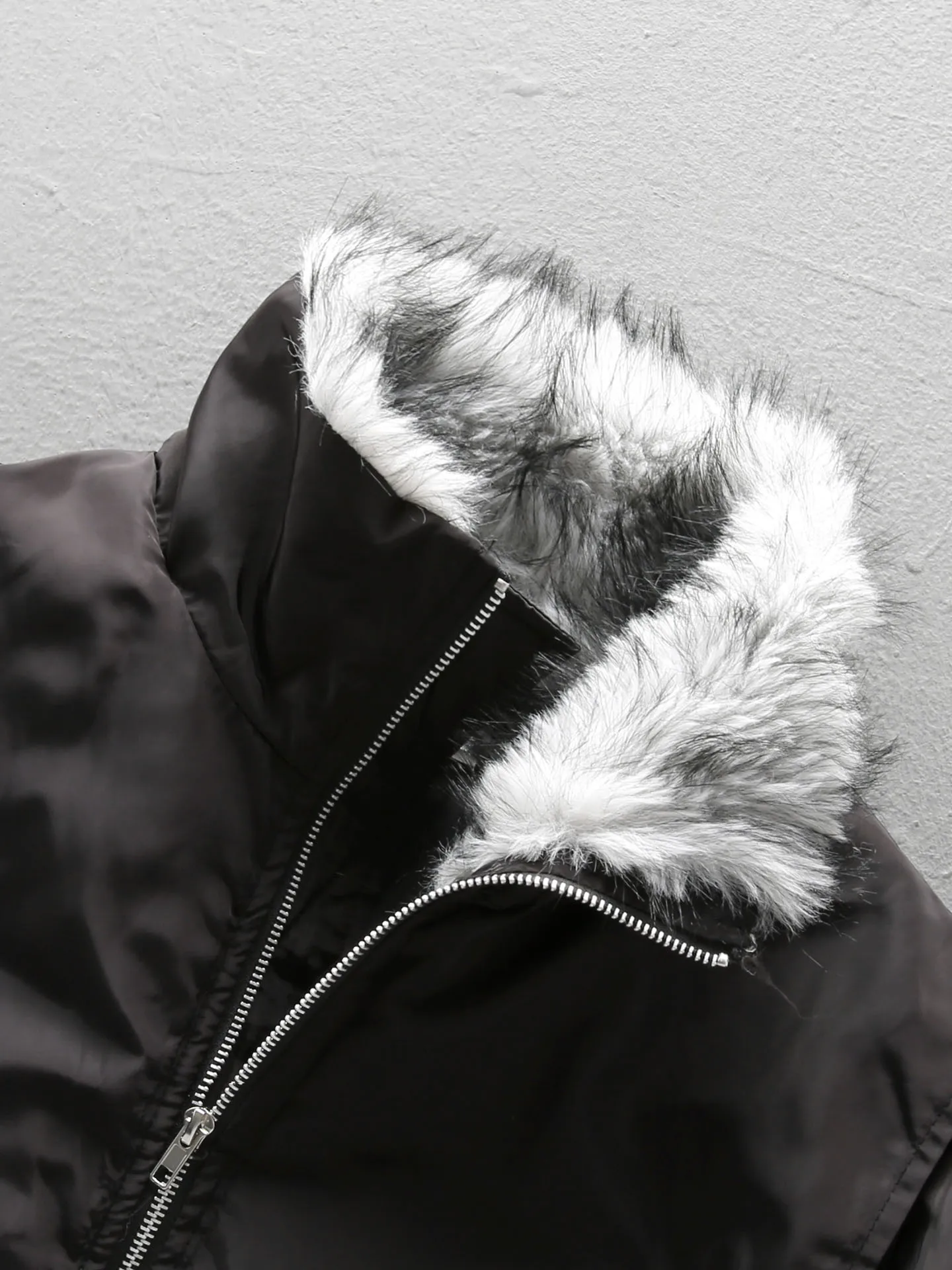 سترات عصرية بياقة من الفرو الصناعي للرجال والنساء لشتاء 2025 سترات فضفاضة جديدة للزوجين عصرية راقية وياقة واقفة وأكمام طويلة معاطف للأسفل #5