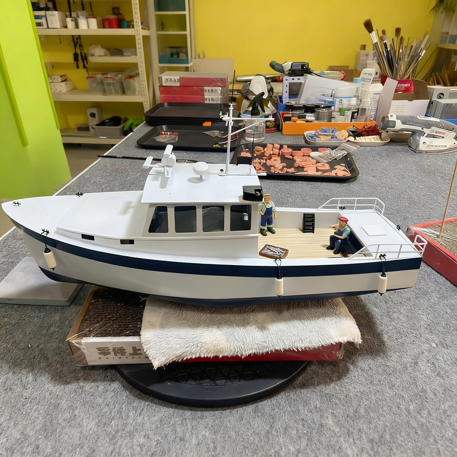 

1/32 RC Ships 49.5cm Simulated Remote-controlled Fishing Boat Equipped with Brushless Motor RC Schiffe Model Ship Toy Boy Gift