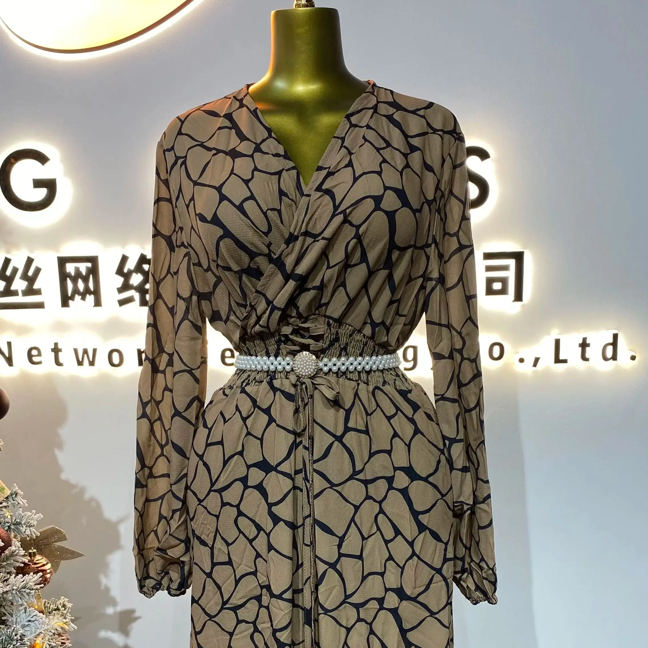 

2025 Summer Women's Stone Pattern Elastic Sleeve Comfortable Viscose Fabric Dress-GZMM140