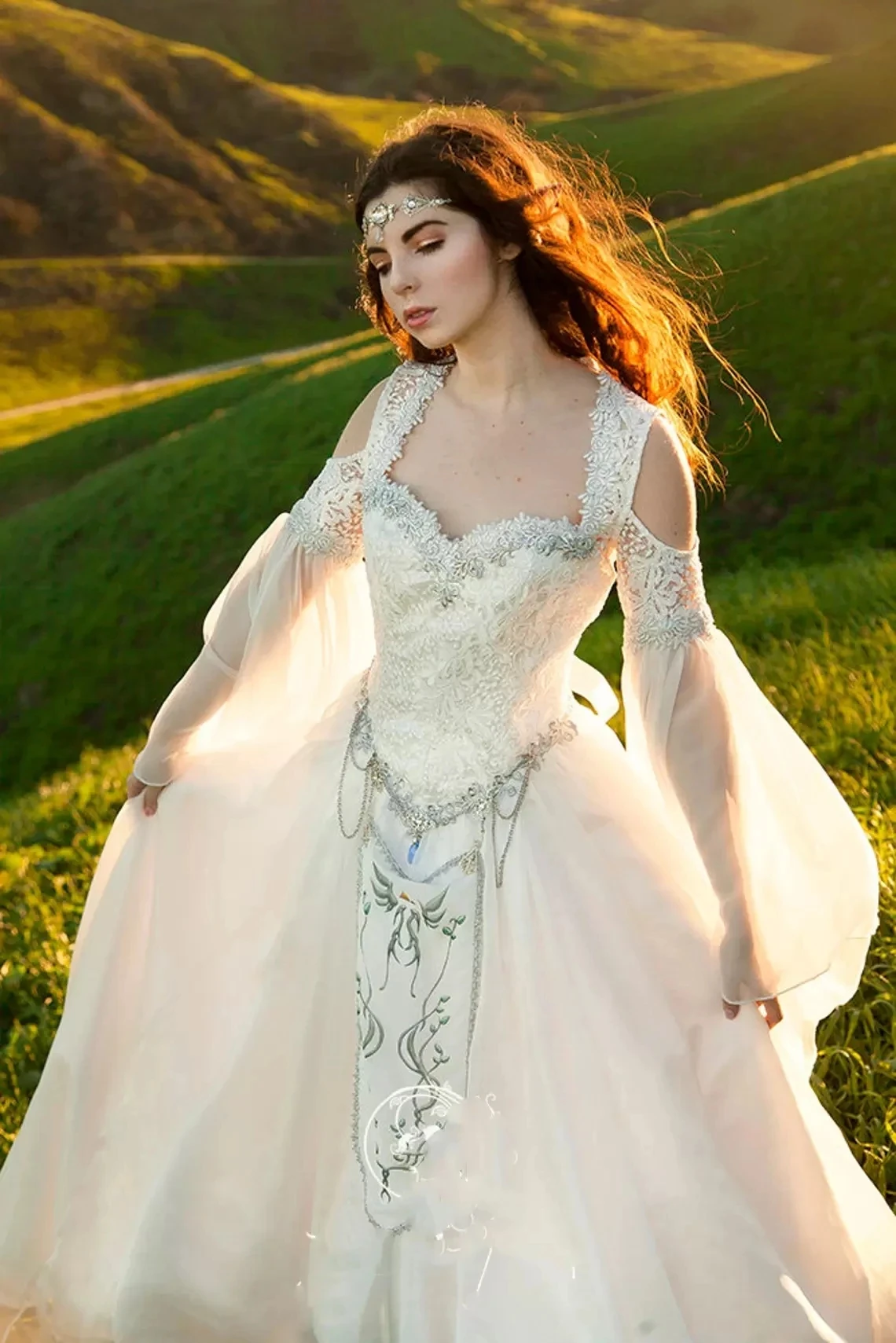 Vestidos de novia medievales Capa de elfo Capa Hada Mangas largas bordado Renacimiento Fantasía Vestido de novia victoriano tamaño personalizado