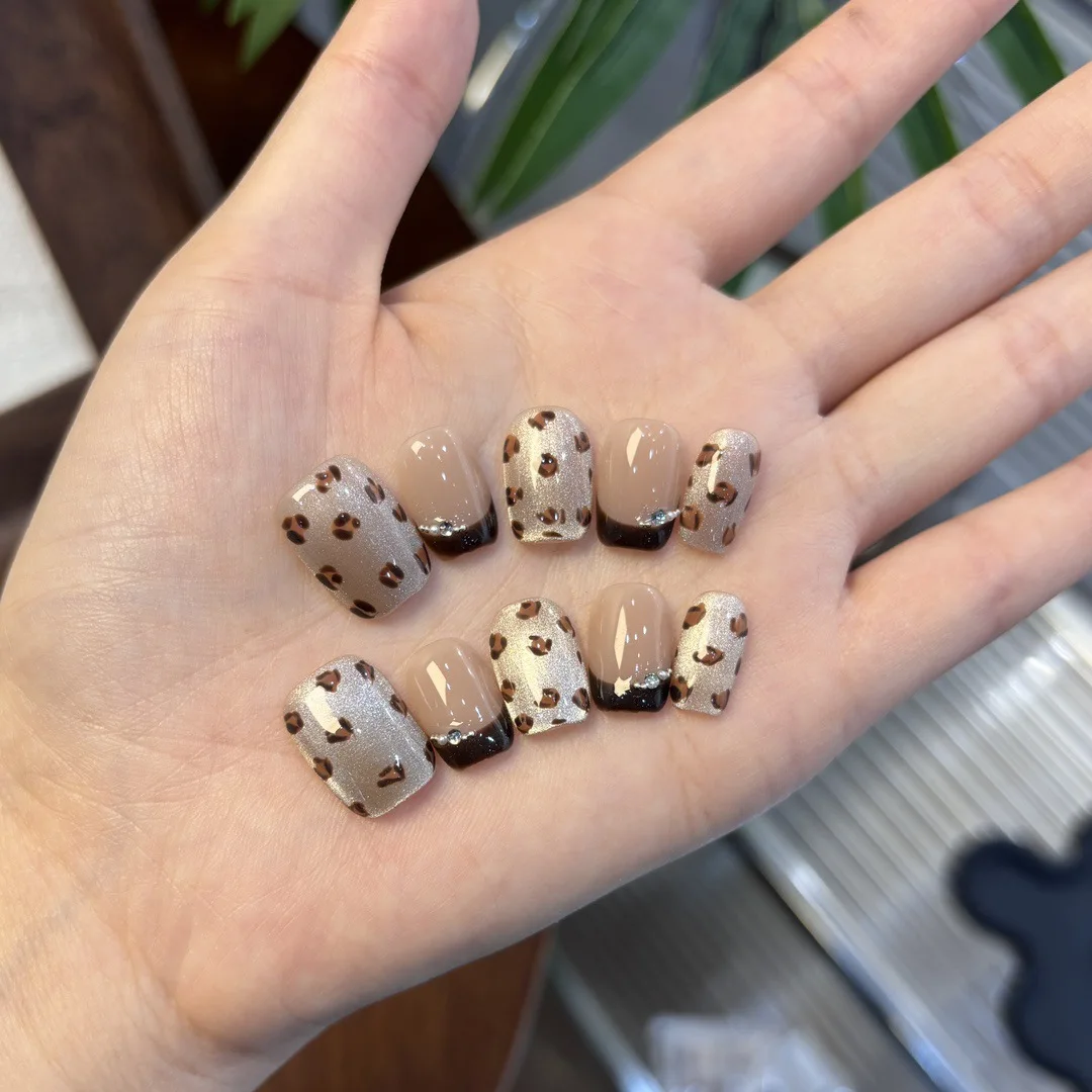 

10pcs Handmade Leopard Print French Cat Eye Autumn and Winter Pure Nude Color Press-on Nail Tips Suitable As Gifts for Girls