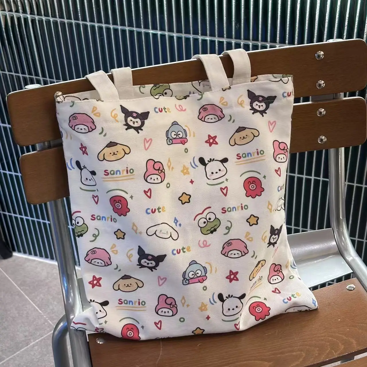 

Новинка 2024 года, Kawaii Hangyodon Cinnamoroll Kuromi My Melody Kitty, парусиновая сумка в стиле аниме, портативная сумка-тоут с героями мультфильмов, дорожная сумка на плечо