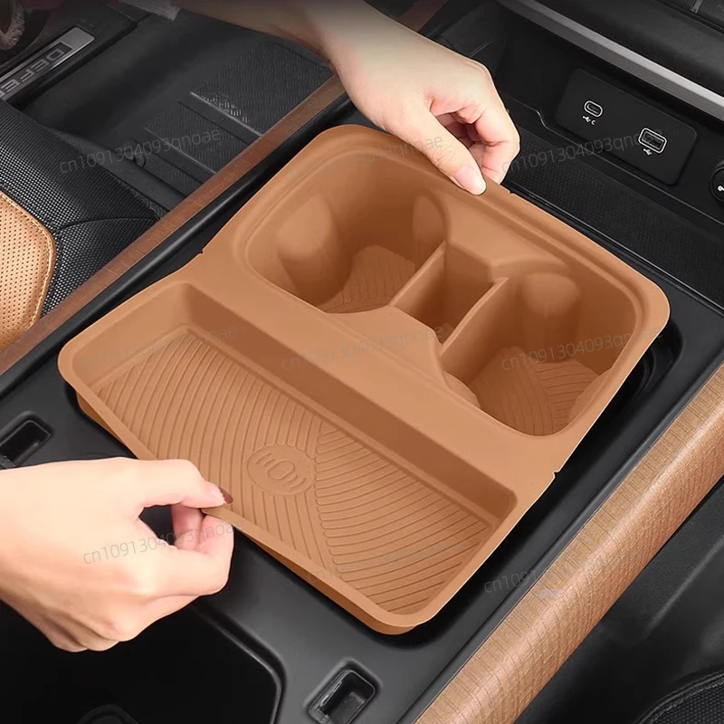 

For Land Rover Defender 110/90 modified central control wireless water cup holder silicone non-slip 22-24 storage pad