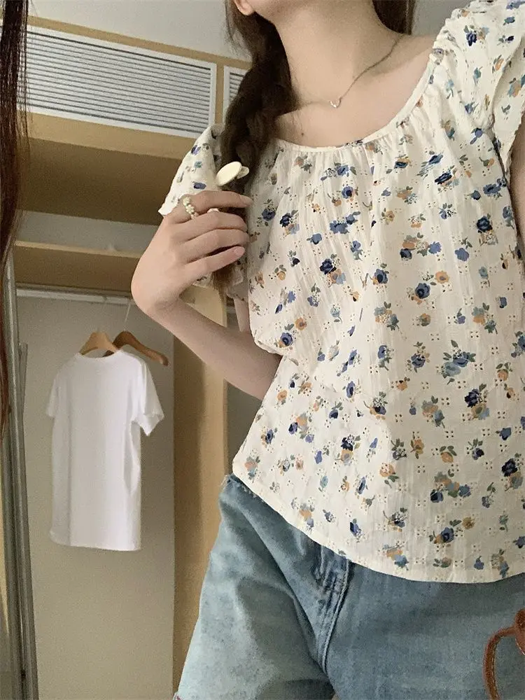 Leeftijdverminderende, slanke, losse, slanke top met V-hals en korte mouwen voor dames