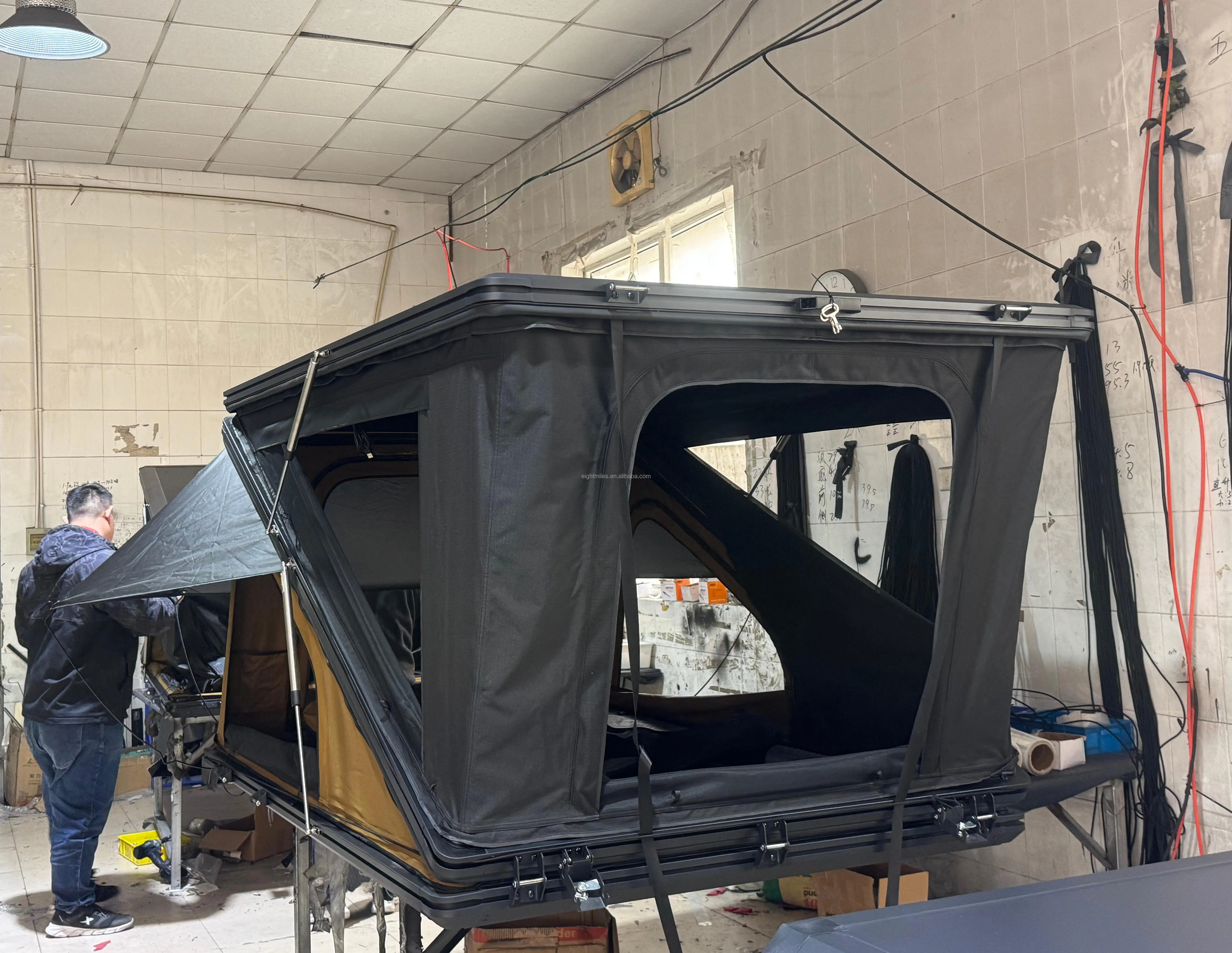 Factory price ultra-thin roof top tent light weight car roof tent 4 person aluminum camping hard shell rooftop tent for car