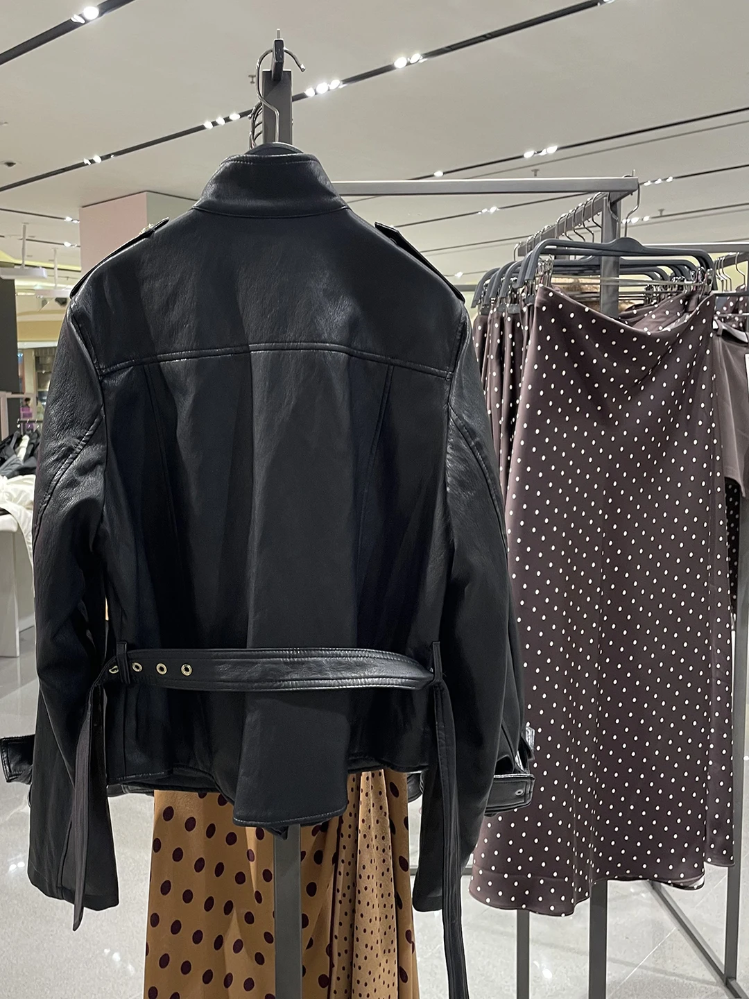 Faionable inverno feminino casaco de couro jaet longo sve gola de couro falso com cinto ort outerwear casaco feminino