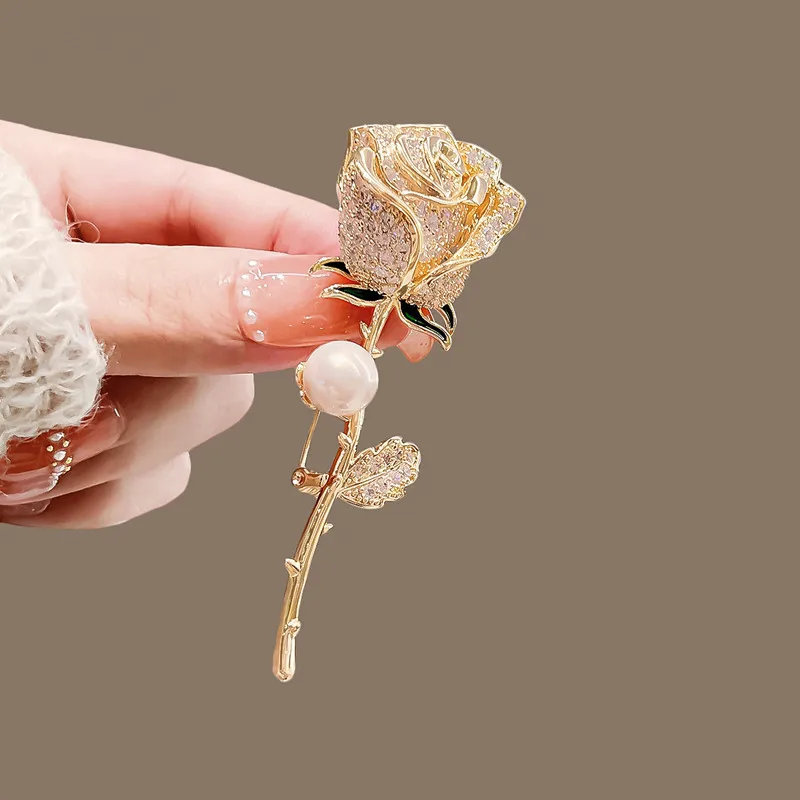 2024 New Red Rose Flower Brooch For Women Elegant Blouse Brooch Pin Dress Luxury Fashion Jewelry Accessories Party Gifts