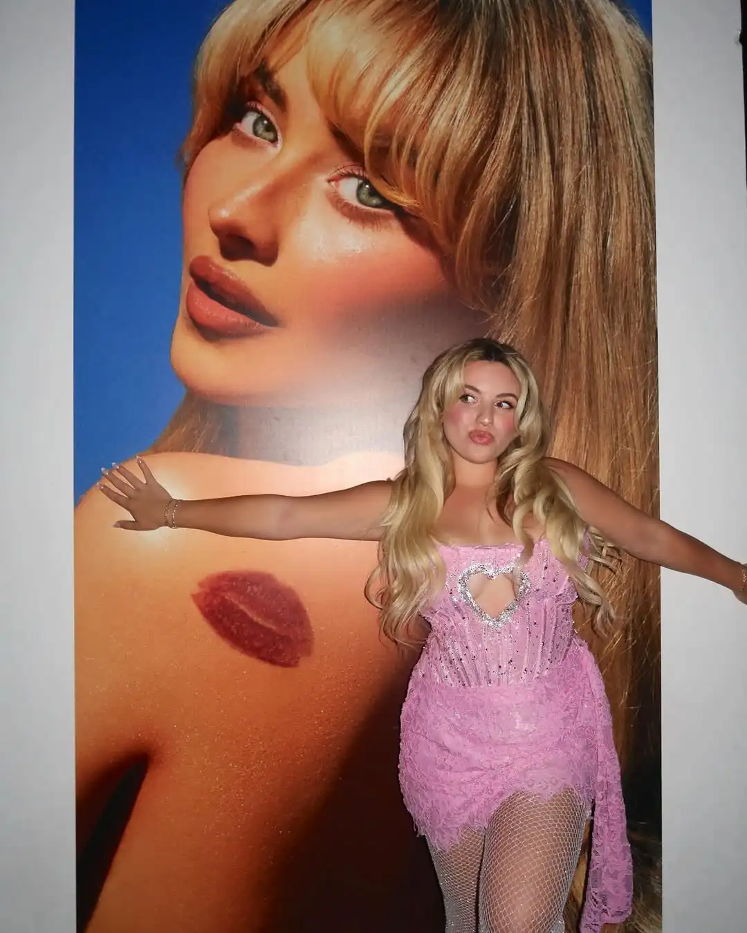 فستان سهرة أنيق على شكل حرف A مزود بصدرية متدفقة بطول قصير فساتين حفلات وردية تخلق كوكتيلًا أنثويًا رشيقًا