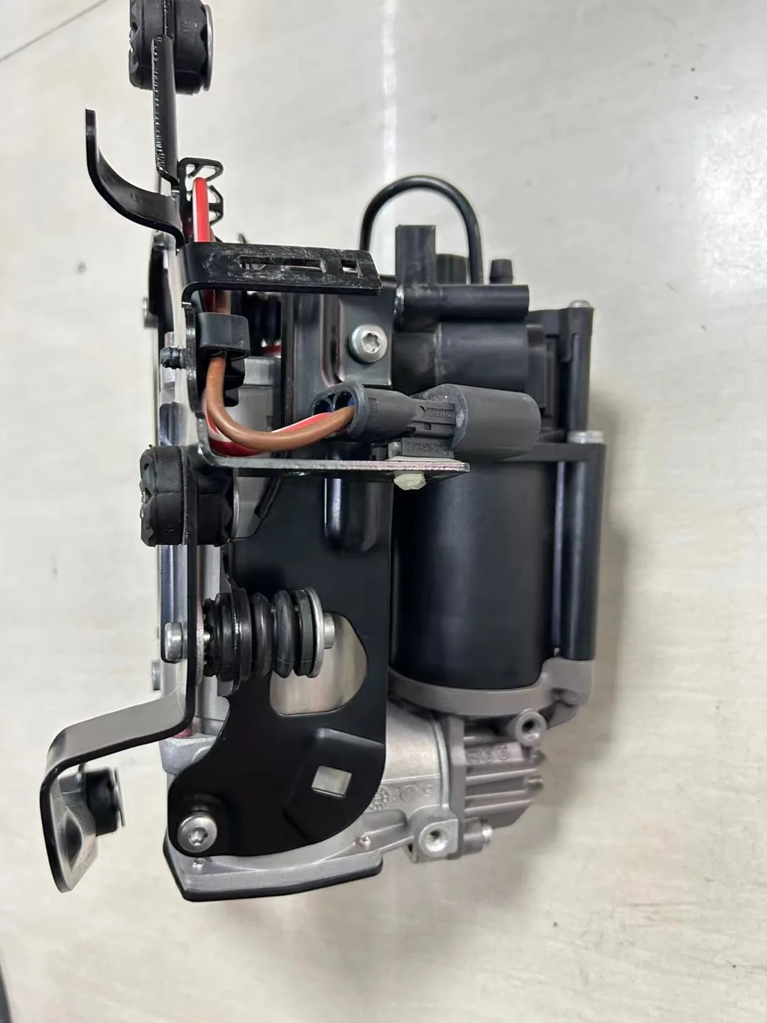 وحدة ABS نظام الكبح المضاد للقفل مضخة ABS جديدة ومستخدمة لبنز وجميع أنواع السيارات والشاحنات لأغراض التصنيع