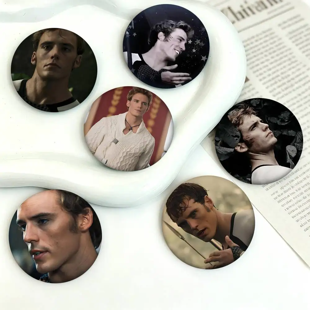 1pc The Hunger Games Finnick Odair Cartoon Style Badge Brooches On Backpack Decoration Round Enamel Pins For Accessorys