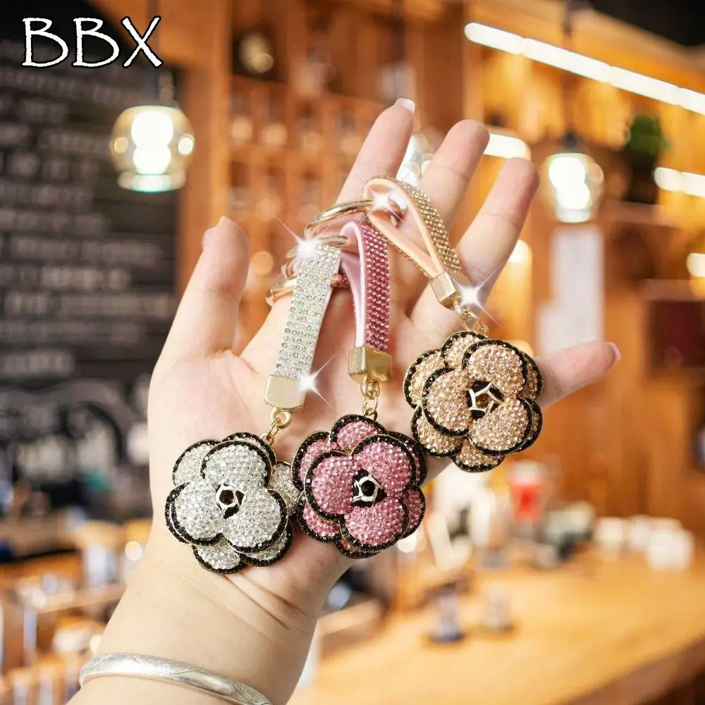 

Light Luxury Rhinestone Camellia Flower Keychain Accessories Ornament Car Keyring Holder Creative Cute Car Interior Decor Bag