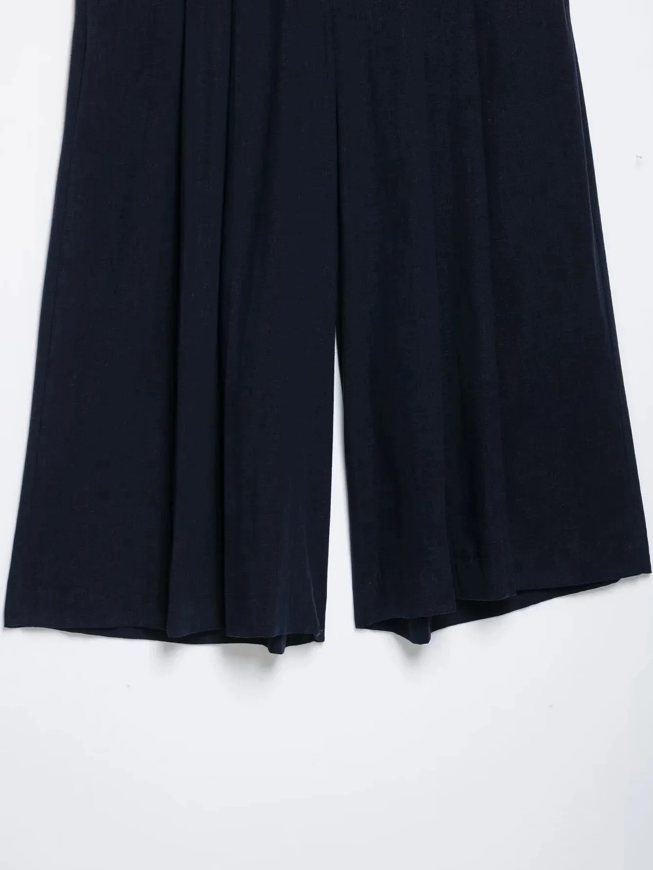 Damen Marineblau 2-Teiliges Set Ärmellose Blazer-Weste mit Revers und Gürtel + Hochgeschnittene Plissierte Weite Culottes-Shorts Damenanzug – Detail 12